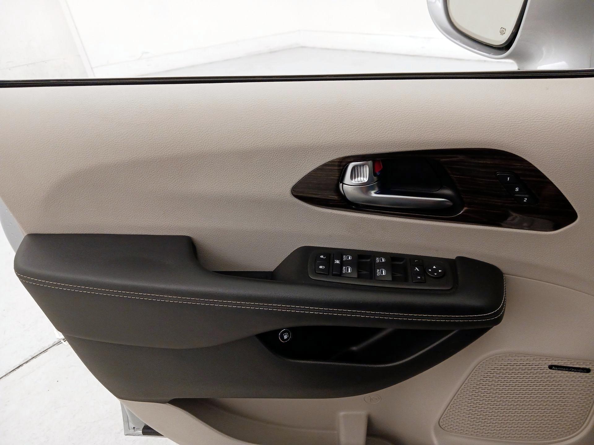 Thumbnail: 2022 Chrysler Pacifica - 12