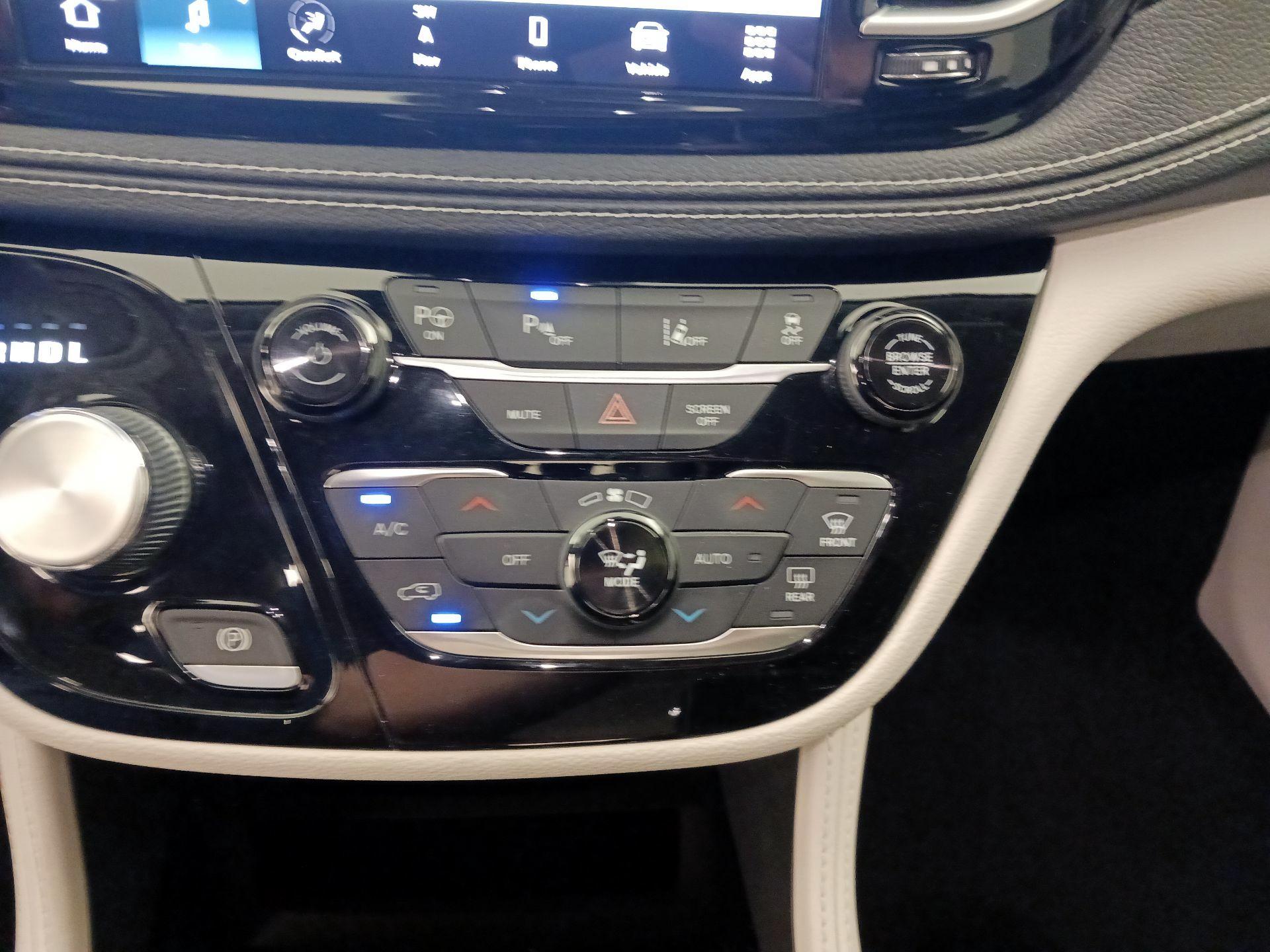 Thumbnail: 2022 Chrysler Pacifica - 17