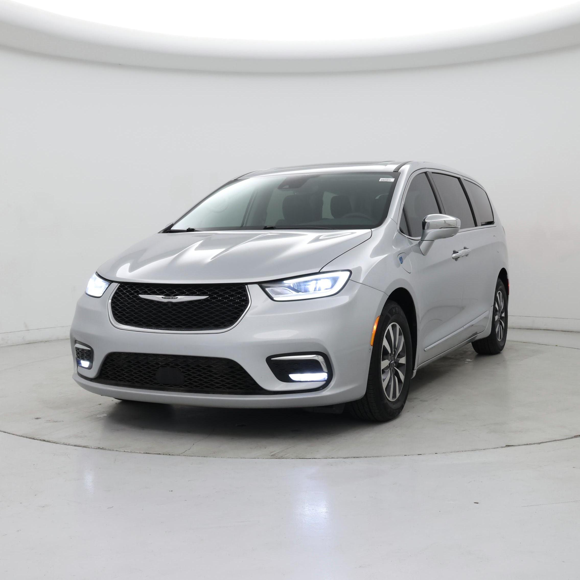 Thumbnail: 2022 Chrysler Pacifica - 4