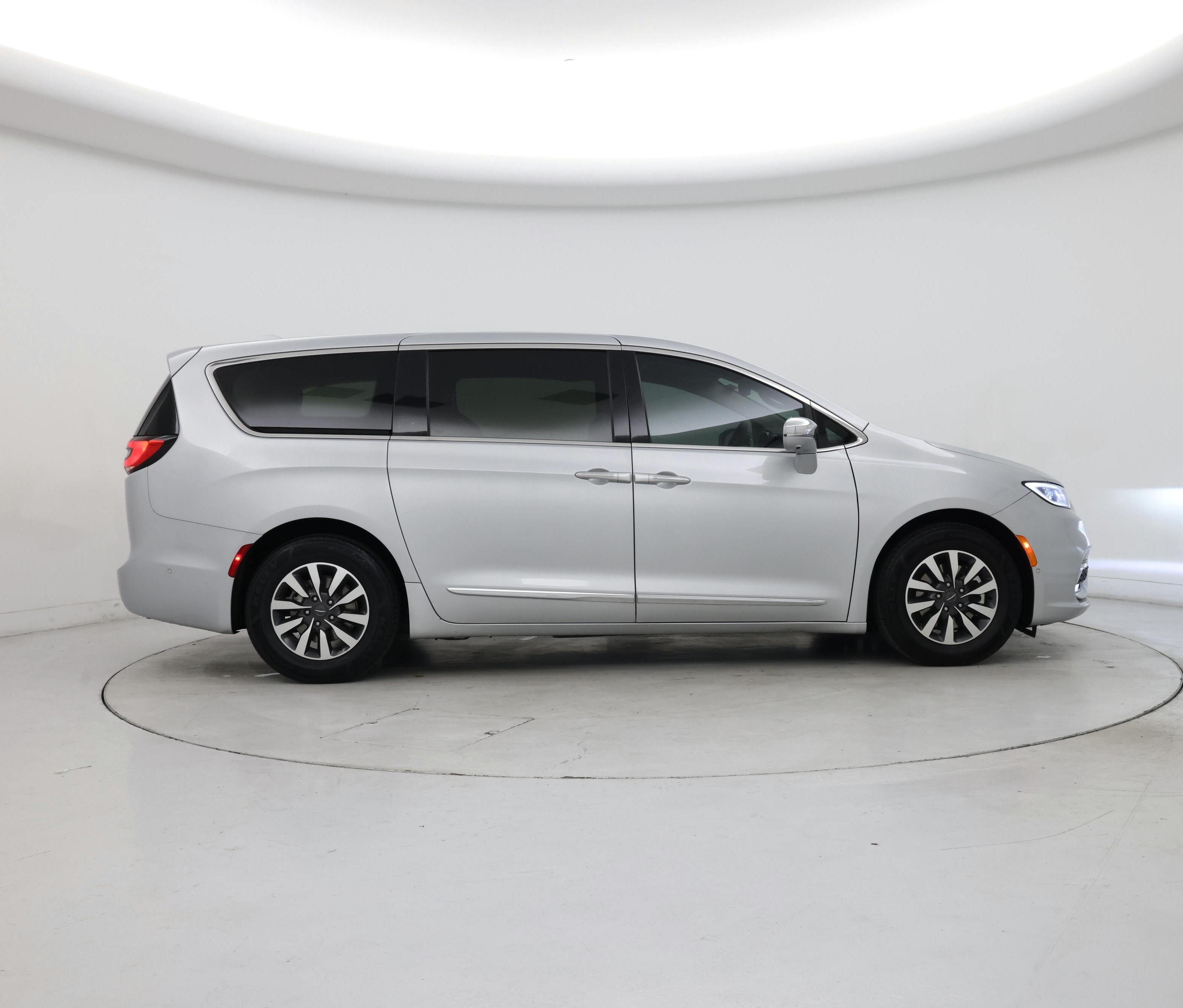 Thumbnail: 2022 Chrysler Pacifica - 7