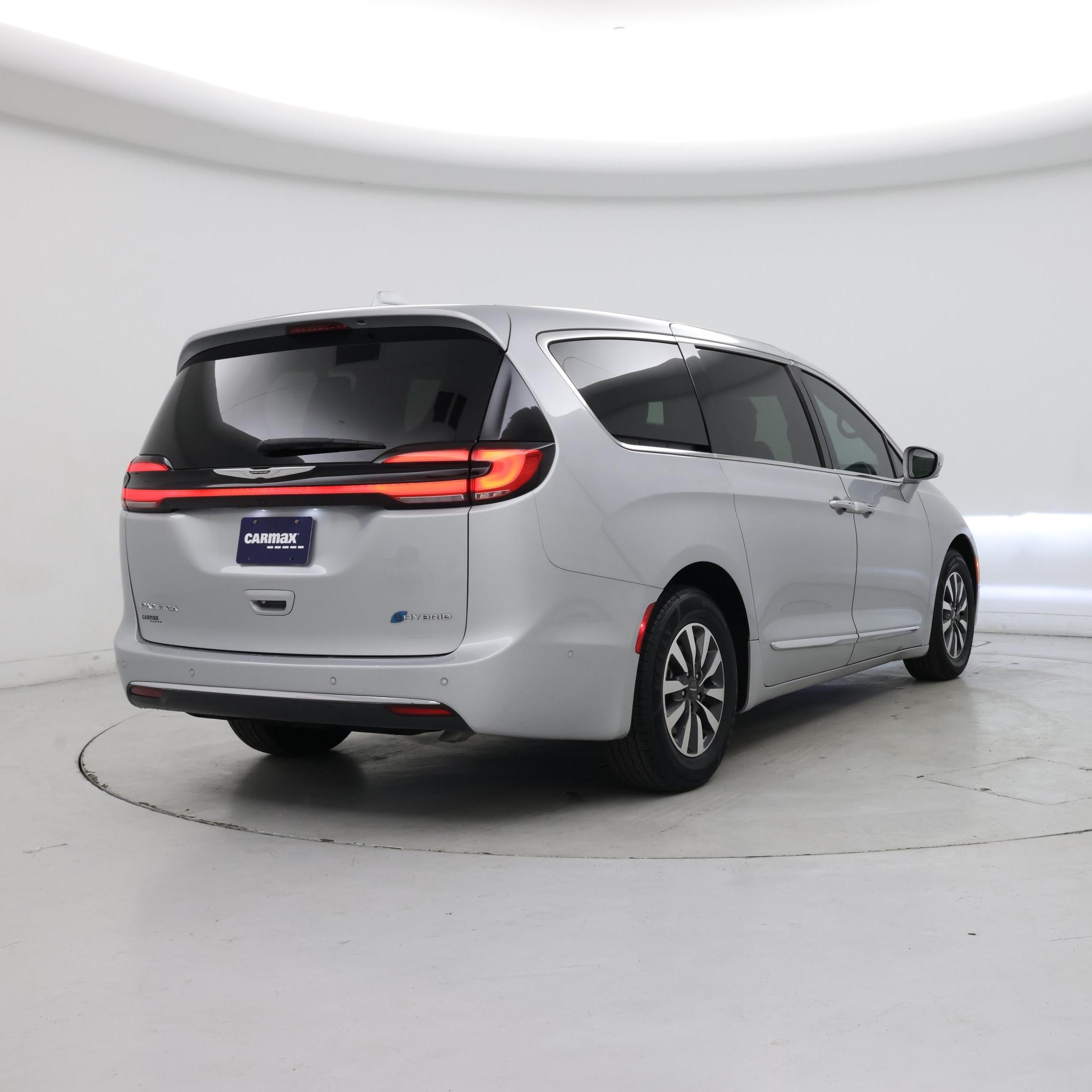 Thumbnail: 2022 Chrysler Pacifica - 8