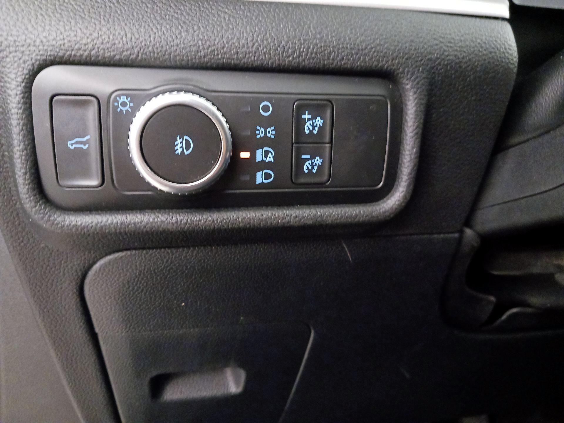 Thumbnail: 2020 Ford Explorer - 13