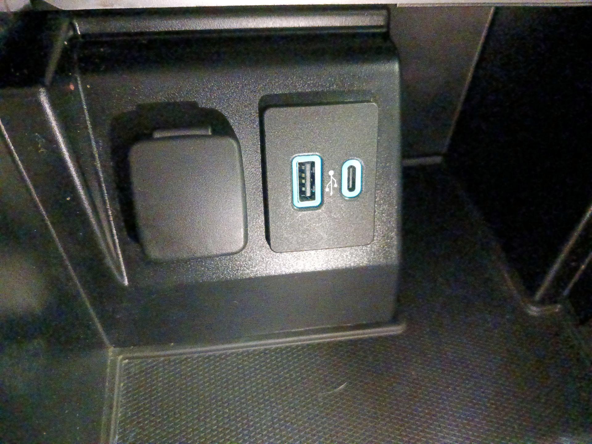 Thumbnail: 2020 Ford Explorer - 18