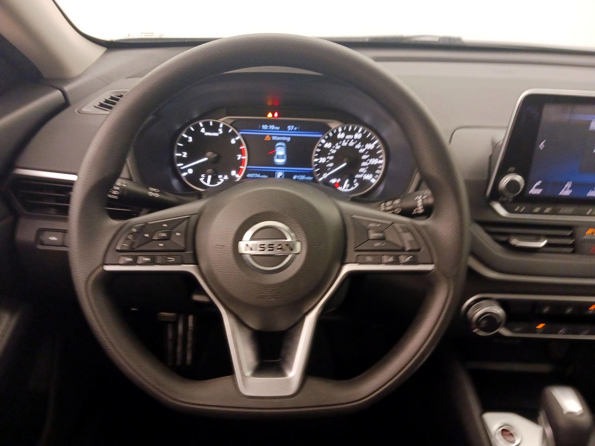 Thumbnail: 2022 Nissan Altima - 10