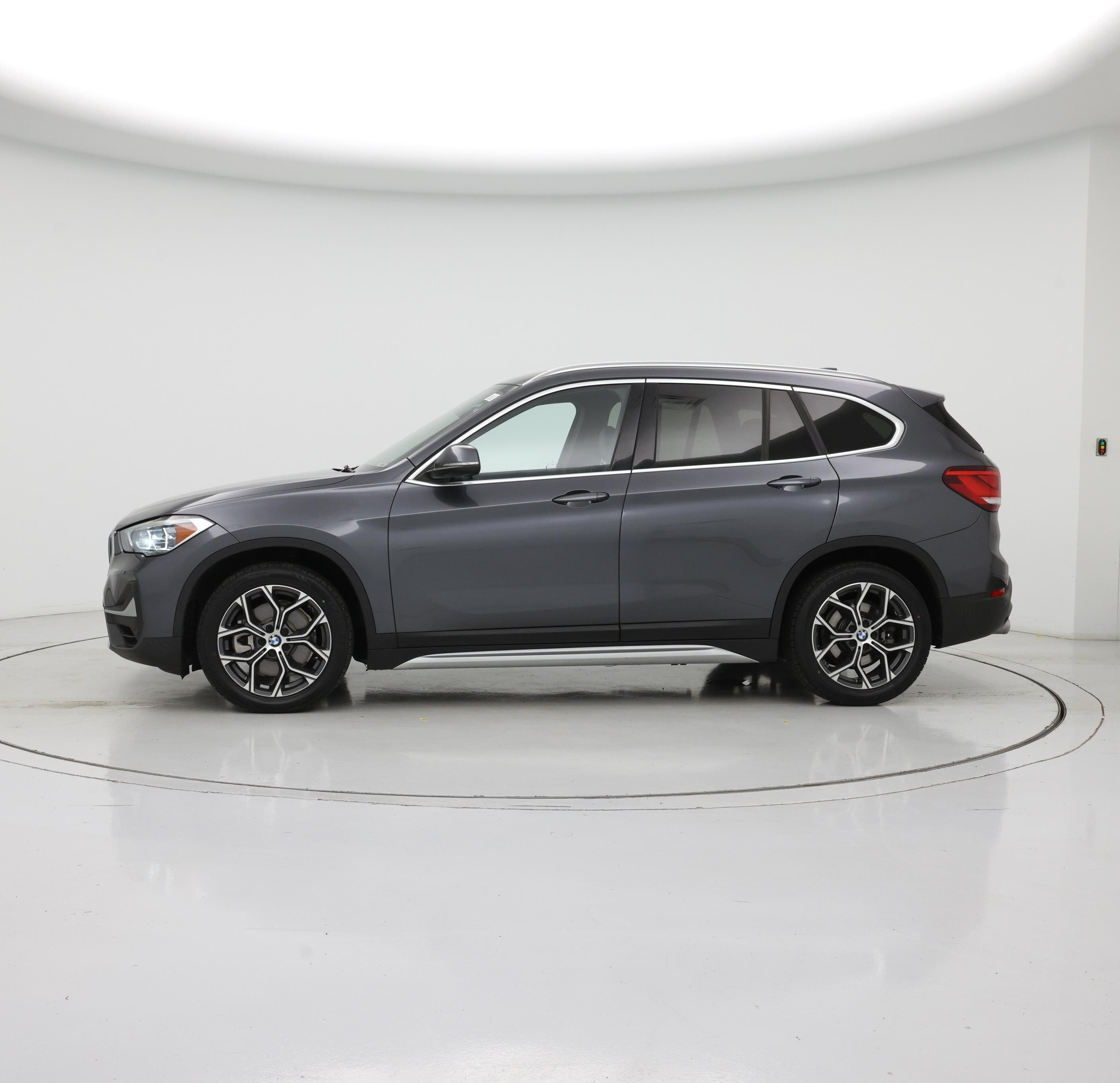 Thumbnail: 2021 BMW X1 - 3