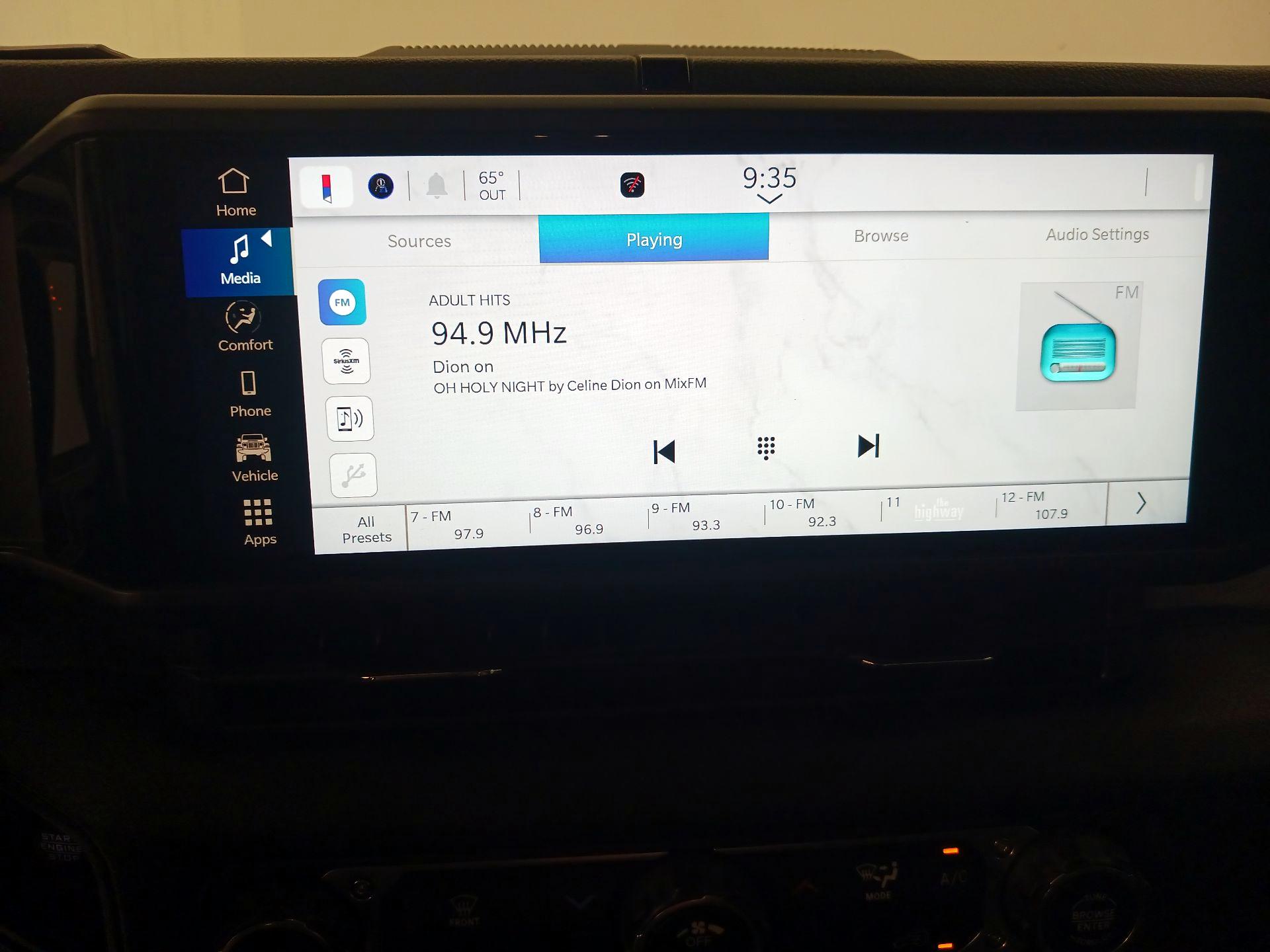 Thumbnail: 2024 Jeep Wrangler - 15