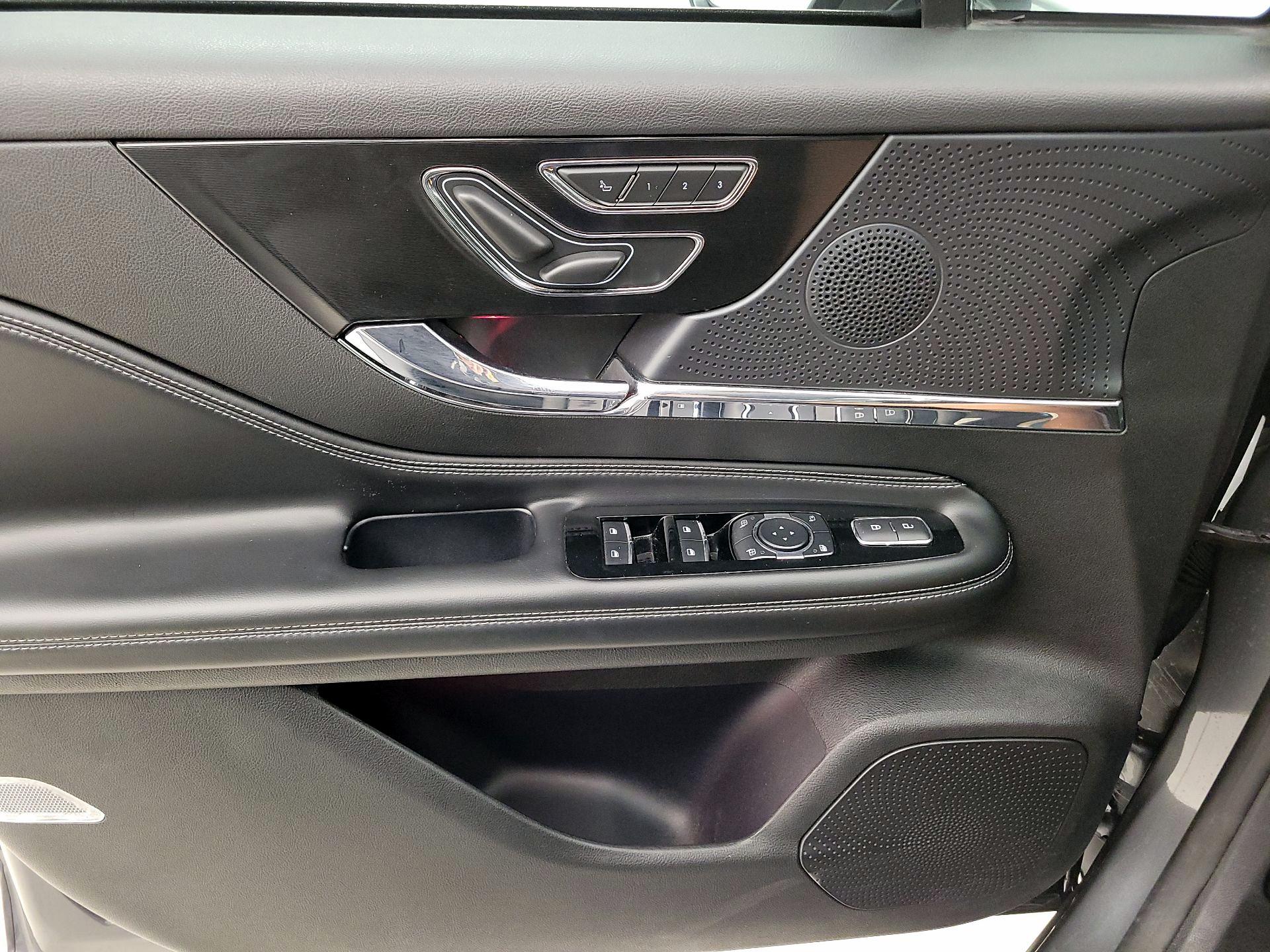 Thumbnail: 2023 Lincoln Corsair - 12