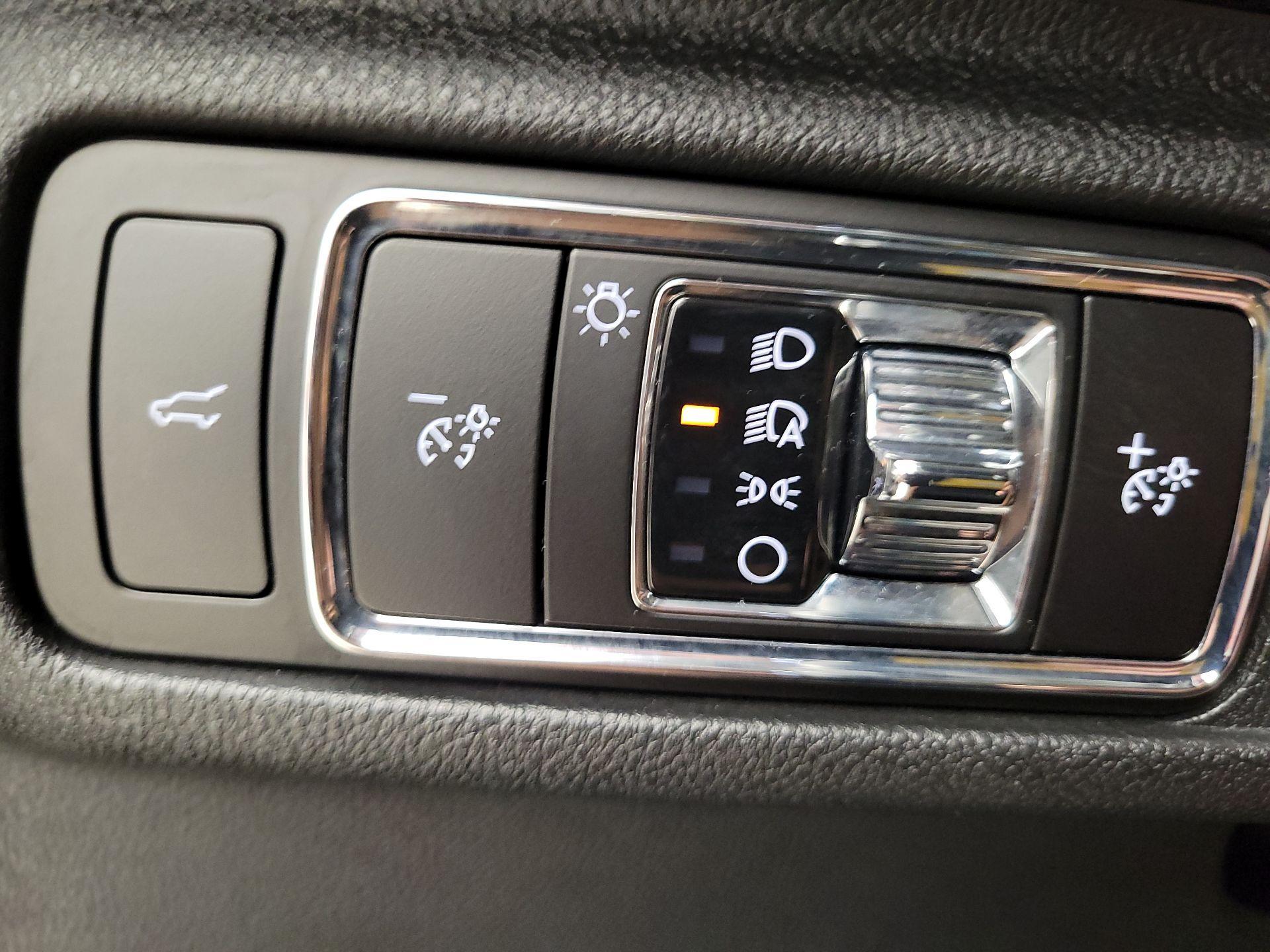 Thumbnail: 2023 Lincoln Corsair - 13