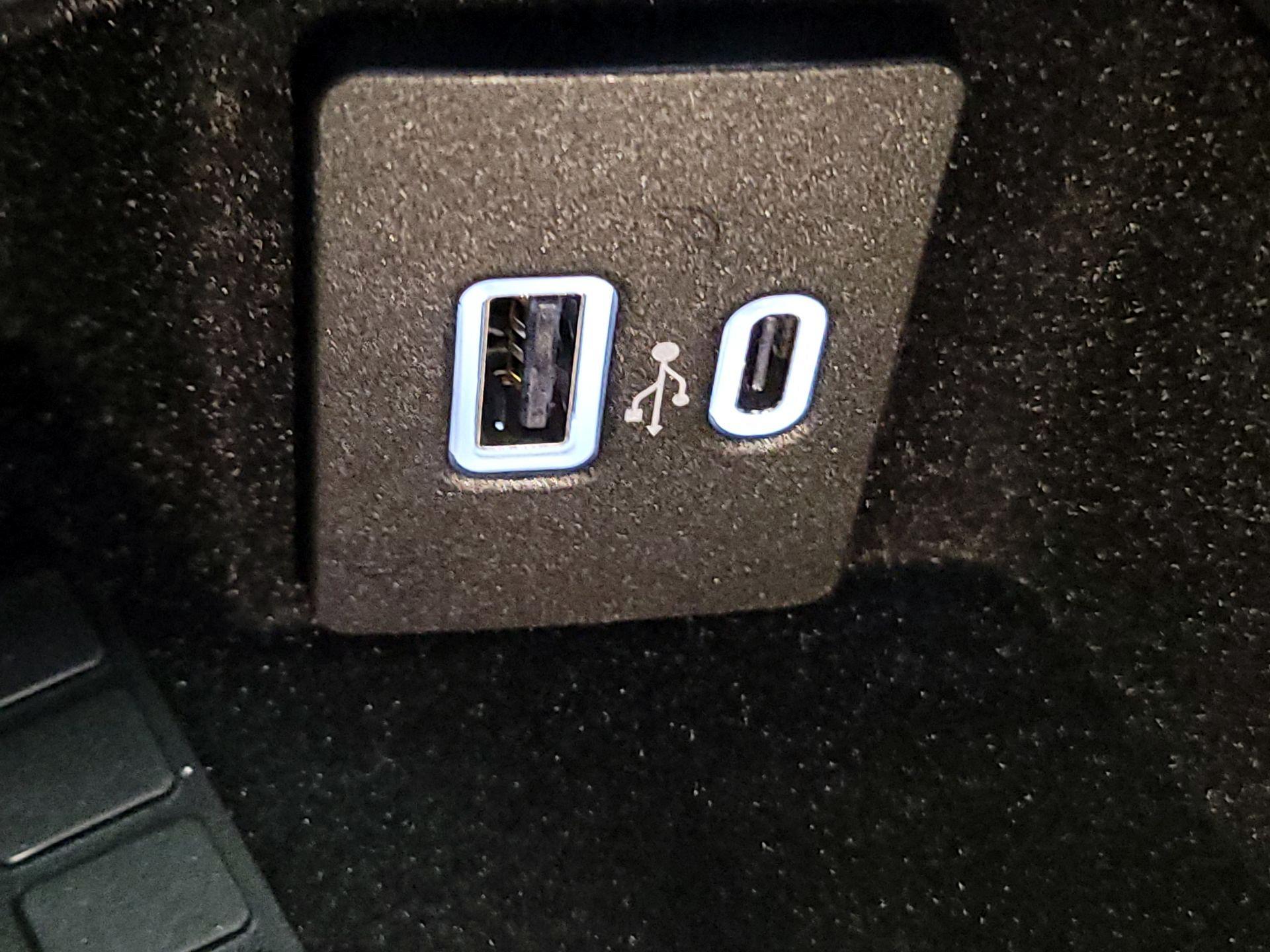 Thumbnail: 2023 Lincoln Corsair - 19