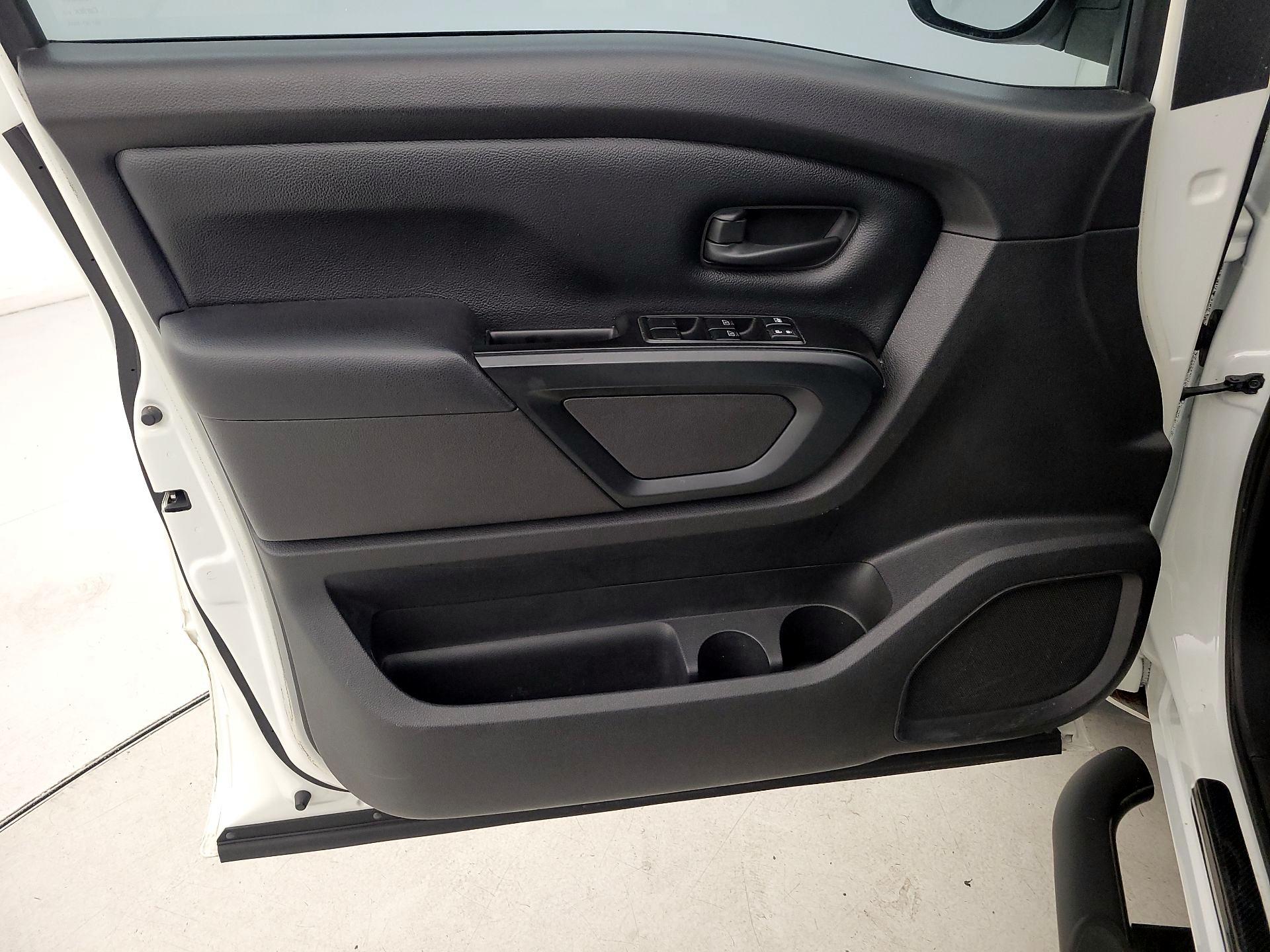 Thumbnail: 2017 Nissan Titan - 12