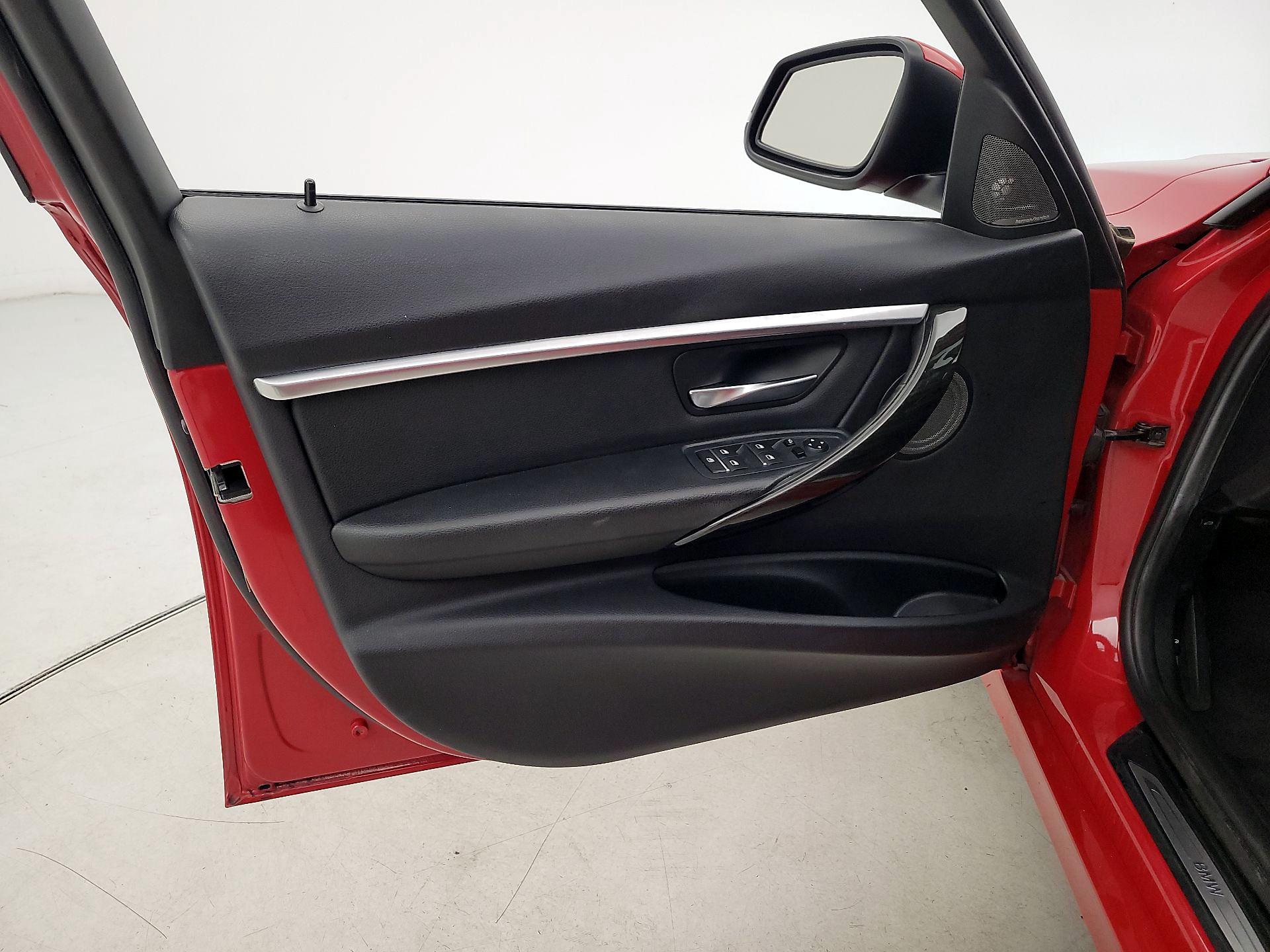 Thumbnail: 2016 BMW 3 Series - 12