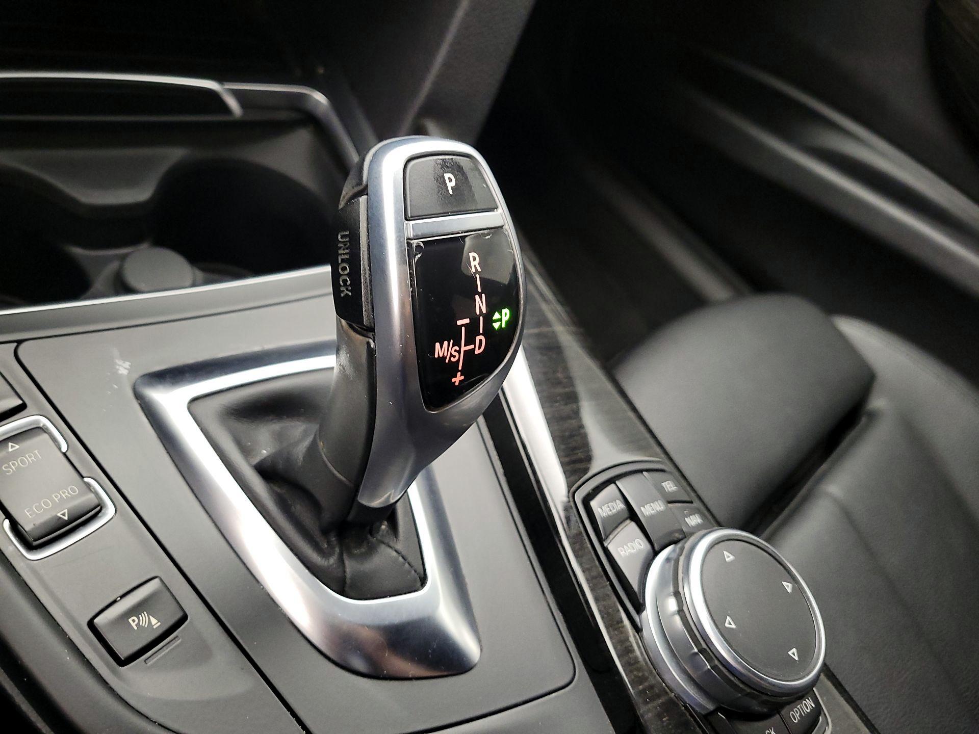 Thumbnail: 2016 BMW 3 Series - 18