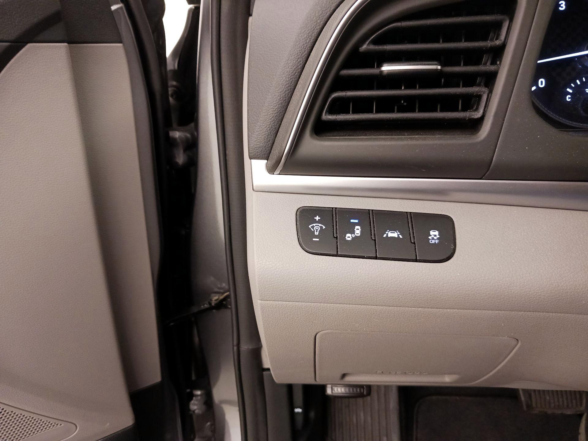 Thumbnail: 2019 Hyundai Elantra - 13