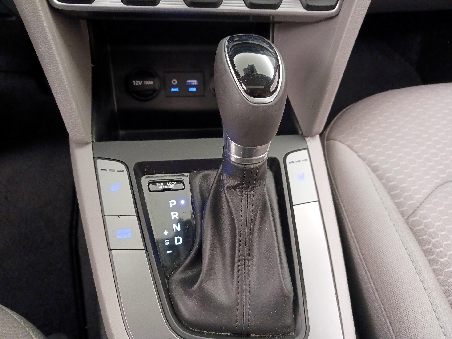 Thumbnail: 2019 Hyundai Elantra - 17