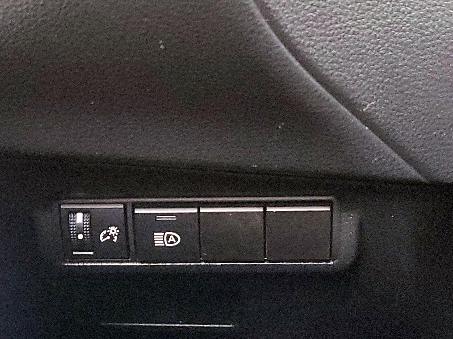 Thumbnail: 2022 Toyota Corolla Cross - 13