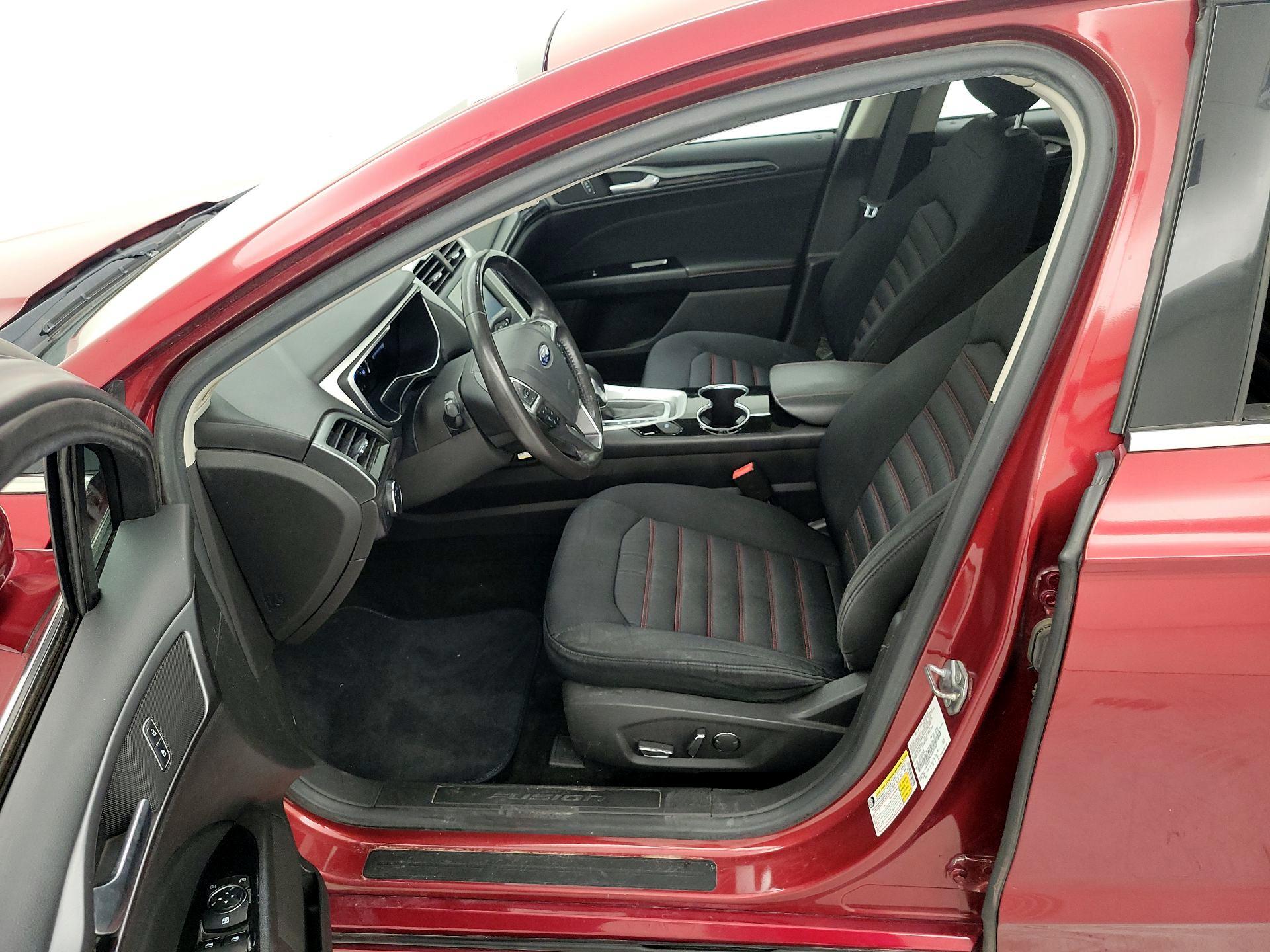 Thumbnail: 2016 Ford Fusion - 11