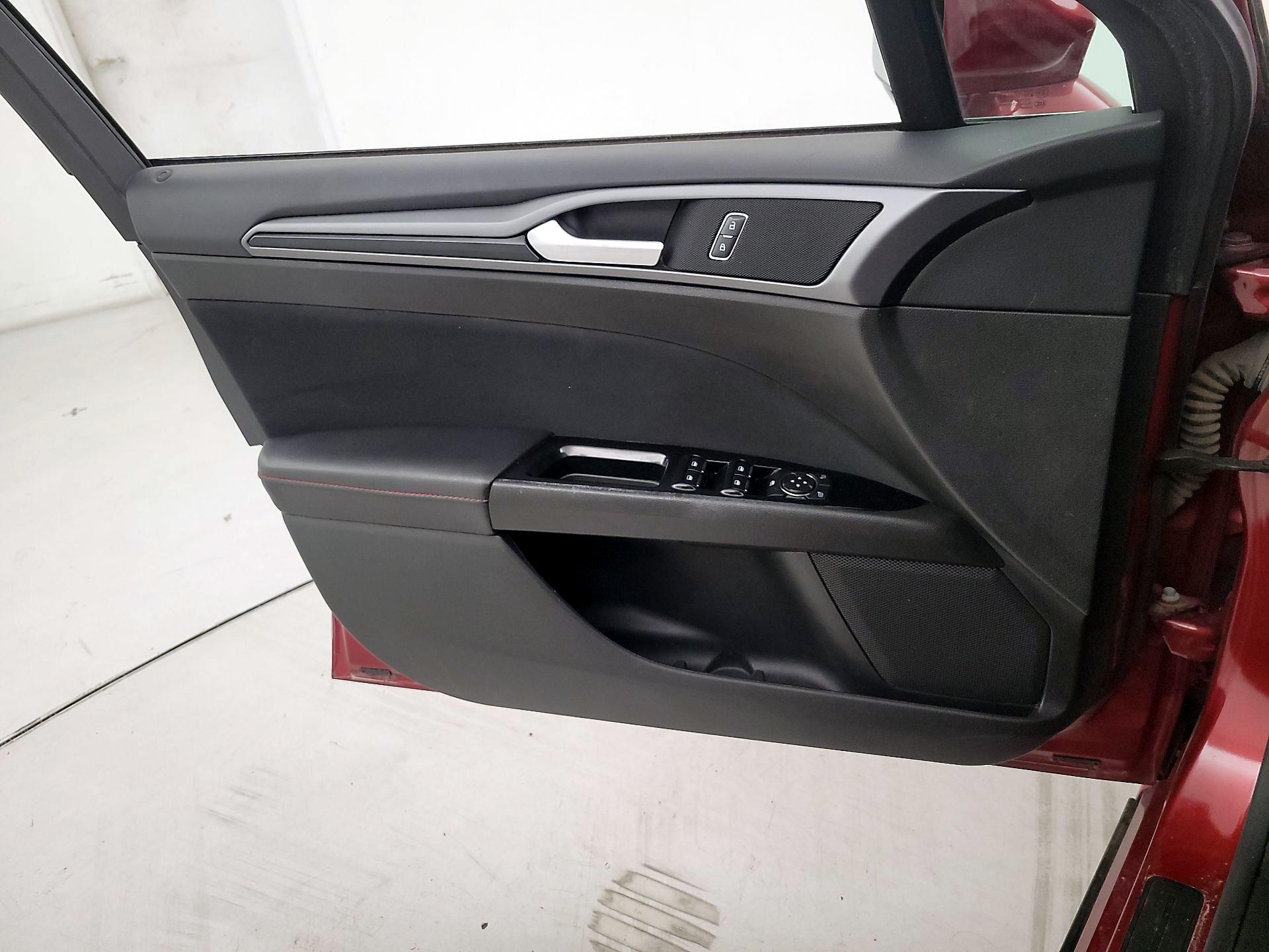 Thumbnail: 2016 Ford Fusion - 12