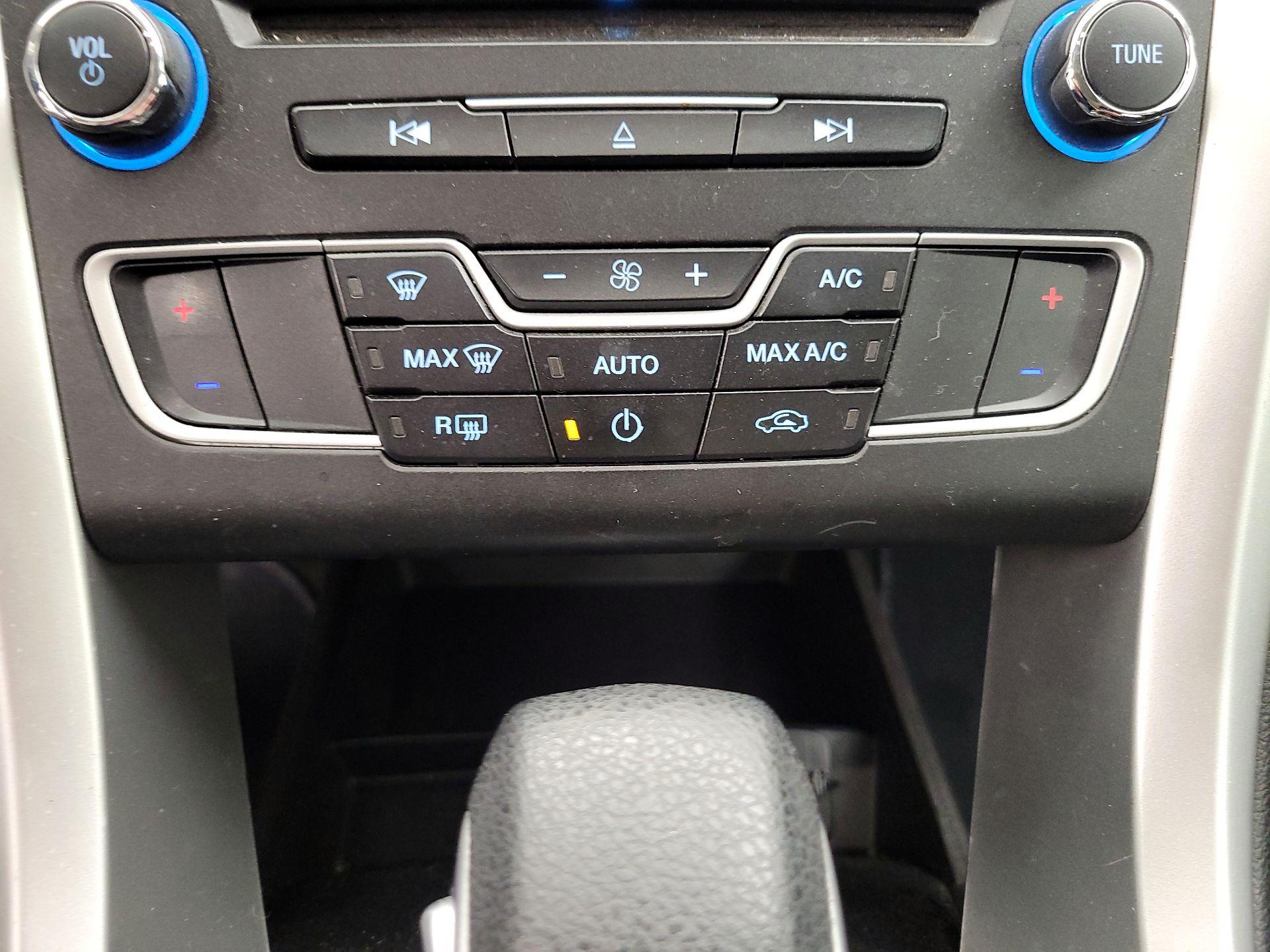 Thumbnail: 2016 Ford Fusion - 17