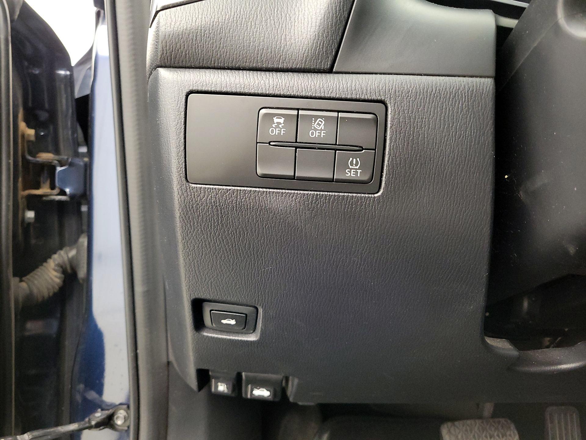 Thumbnail: 2018 Mazda Mazda3 - 13