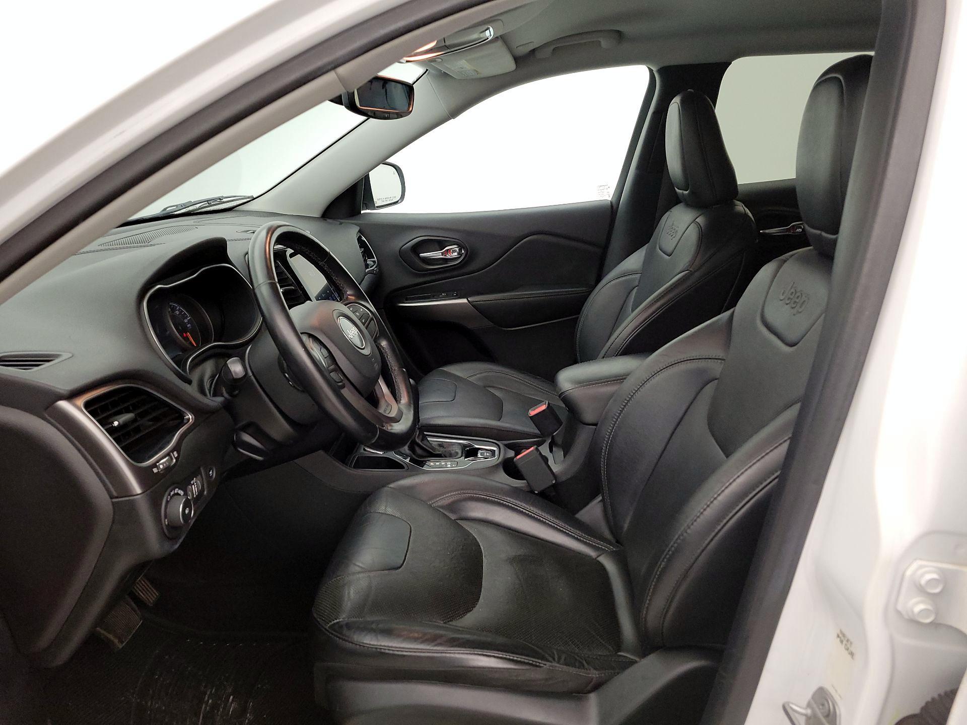 Thumbnail: 2020 Jeep Cherokee - 11