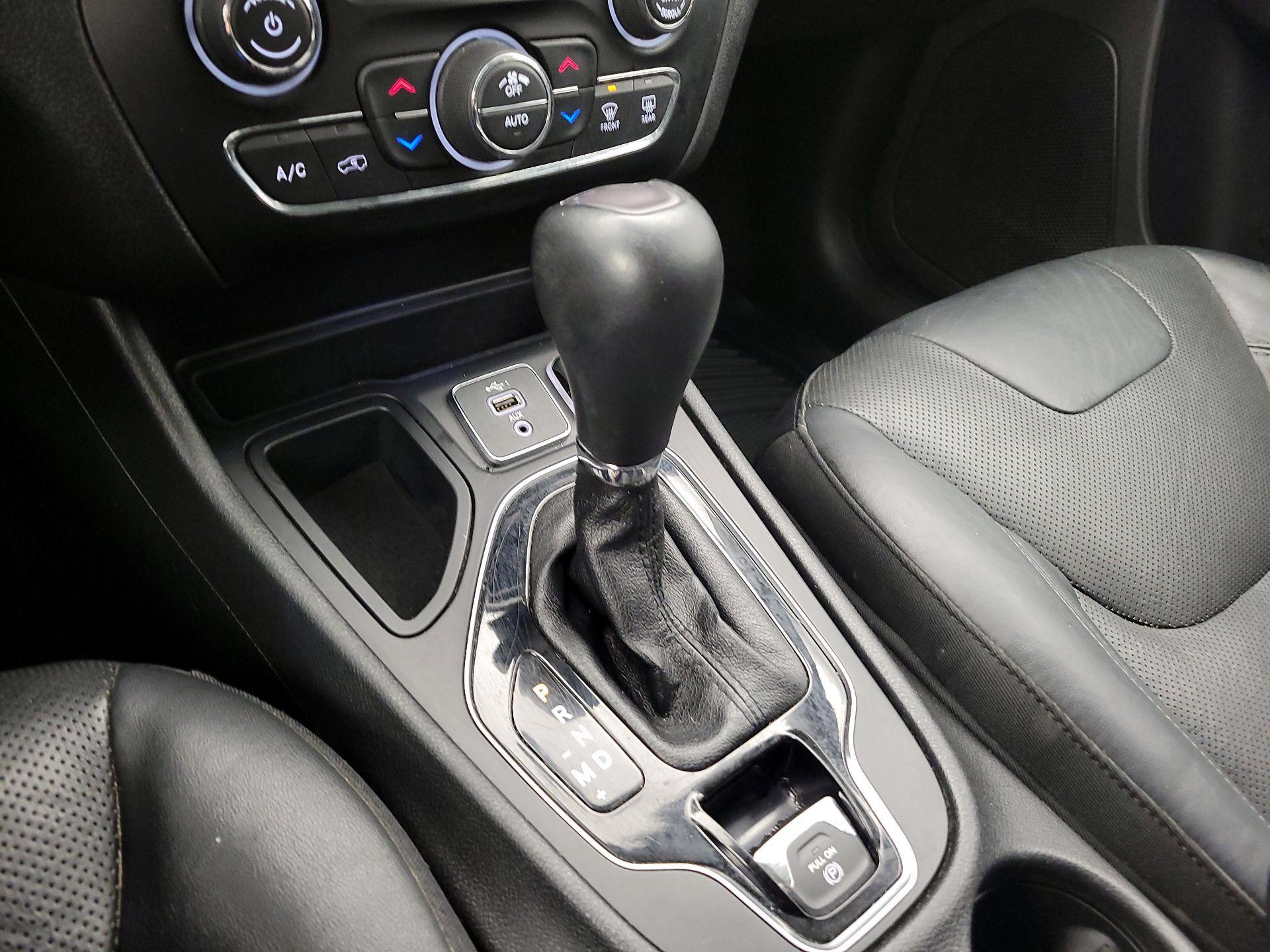 Thumbnail: 2020 Jeep Cherokee - 17