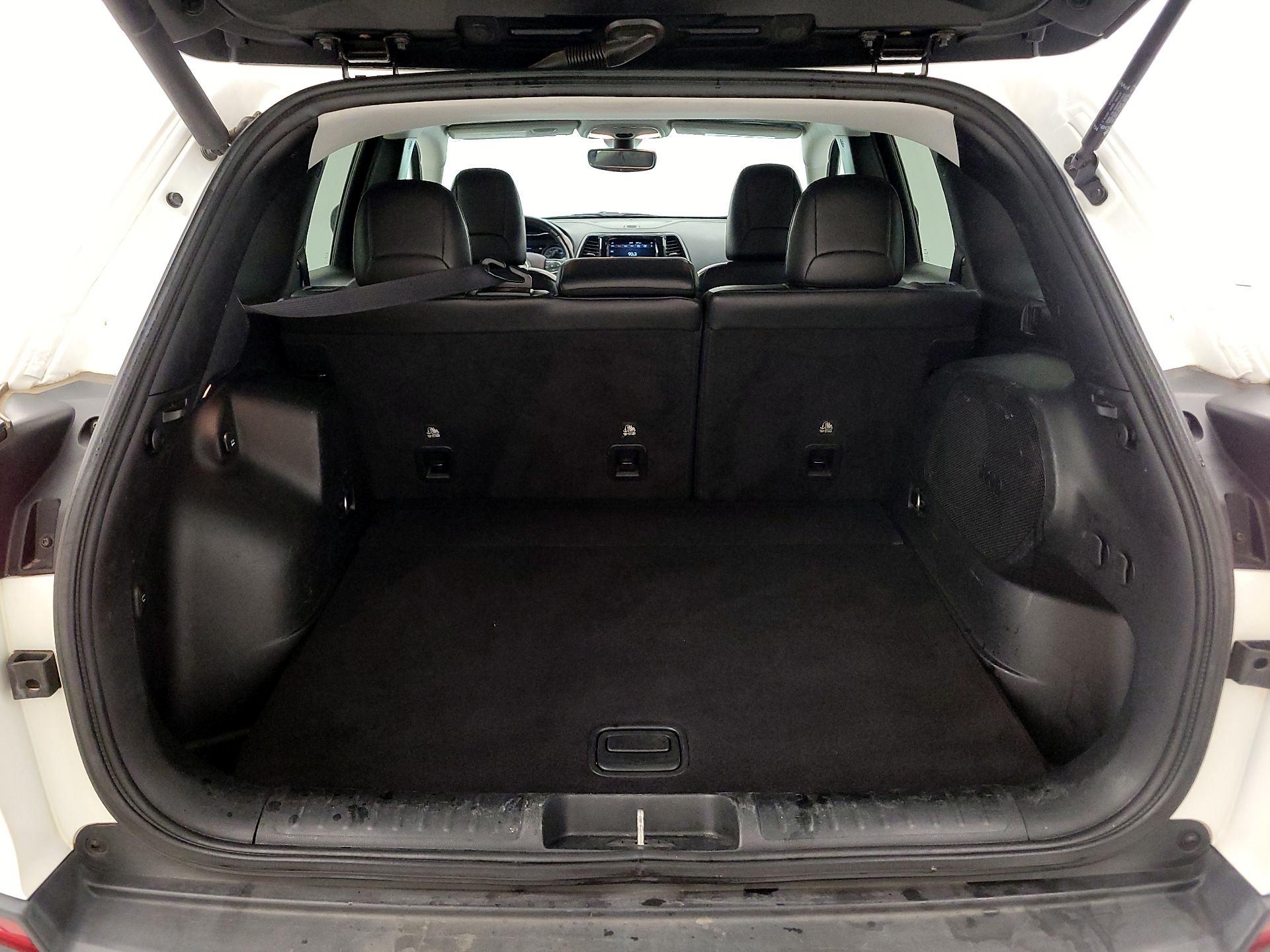 Thumbnail: 2020 Jeep Cherokee - 20