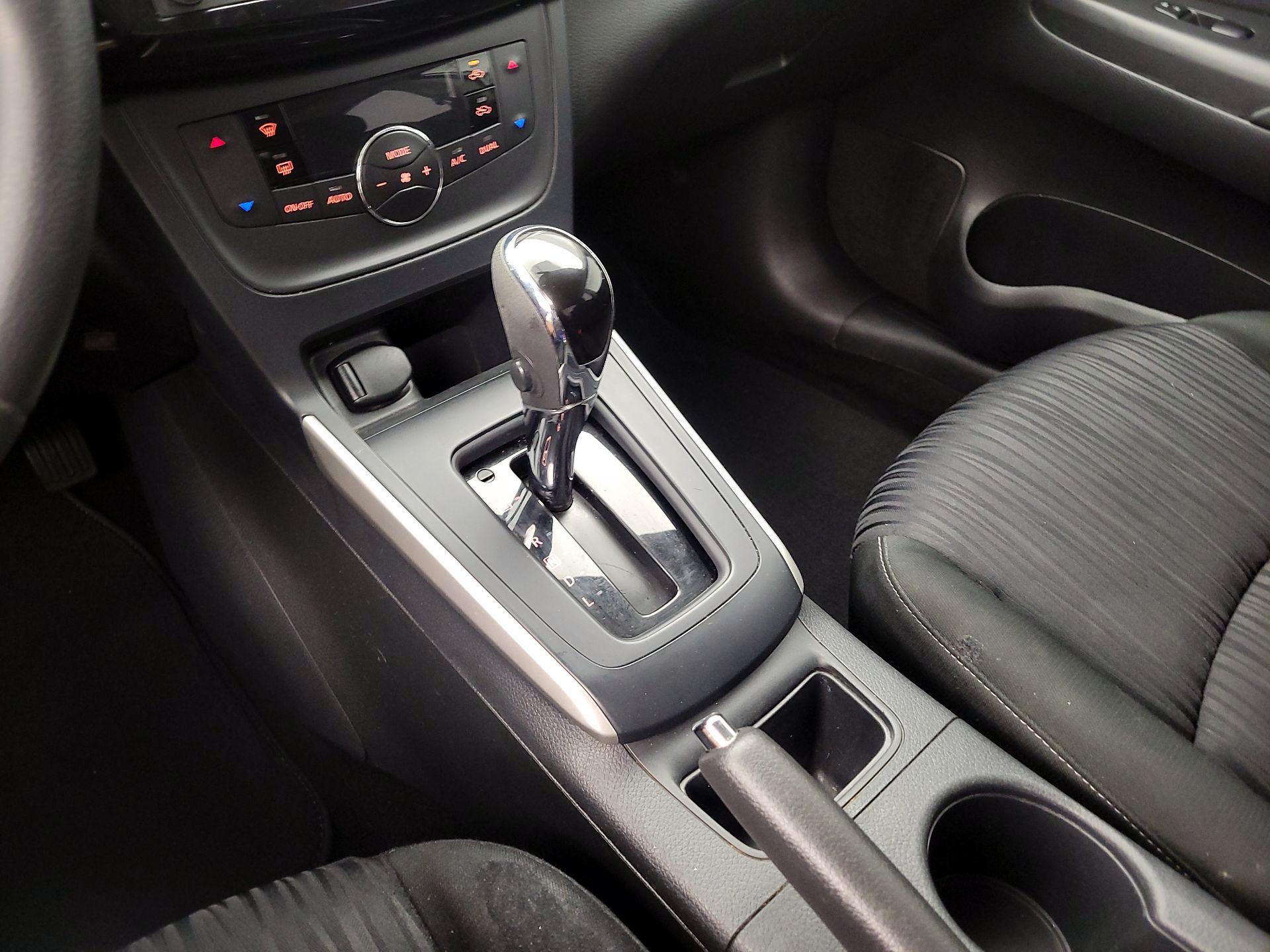 Thumbnail: 2019 Nissan Sentra - 17