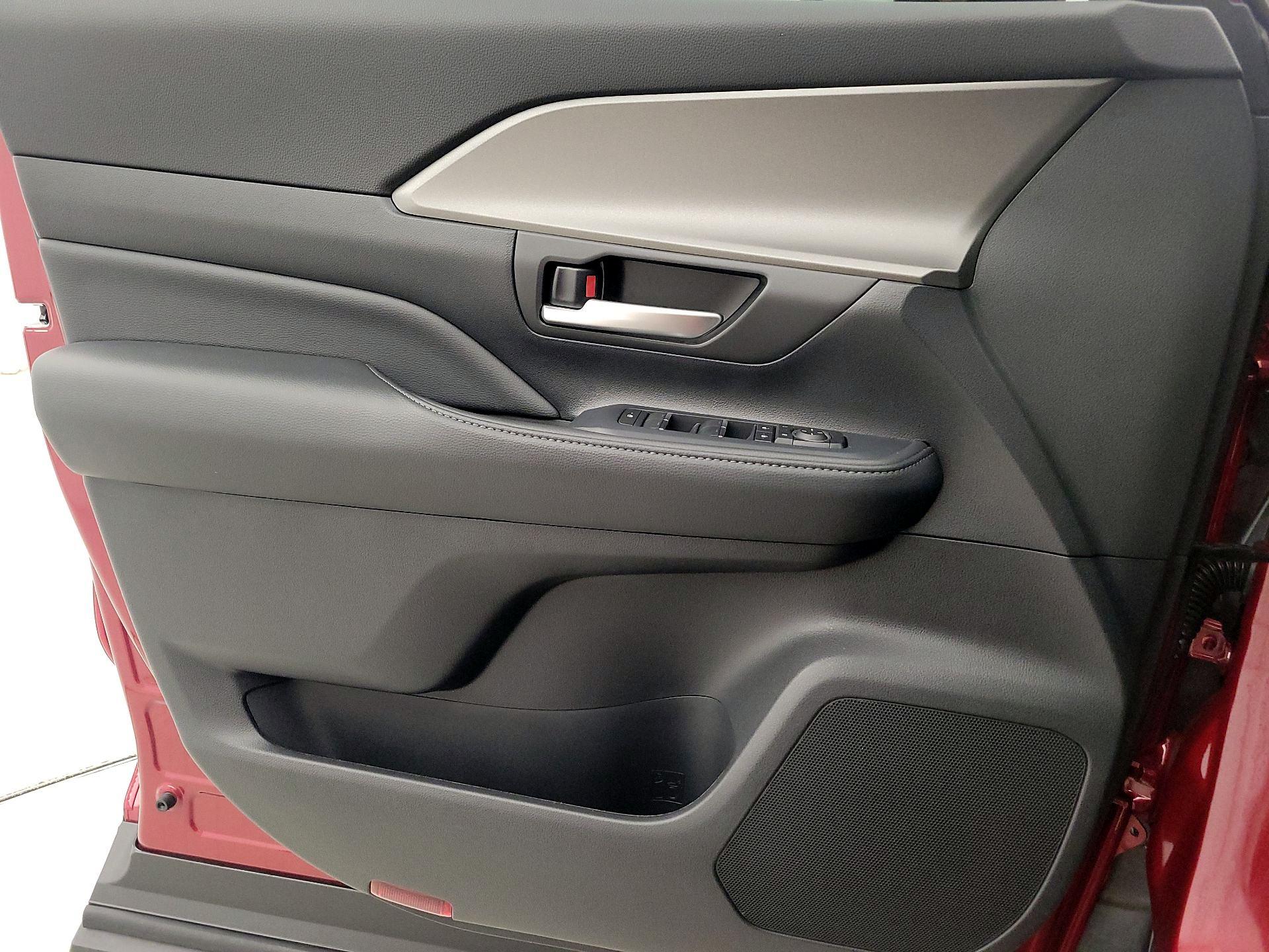 Thumbnail: 2025 Toyota Highlander - 12