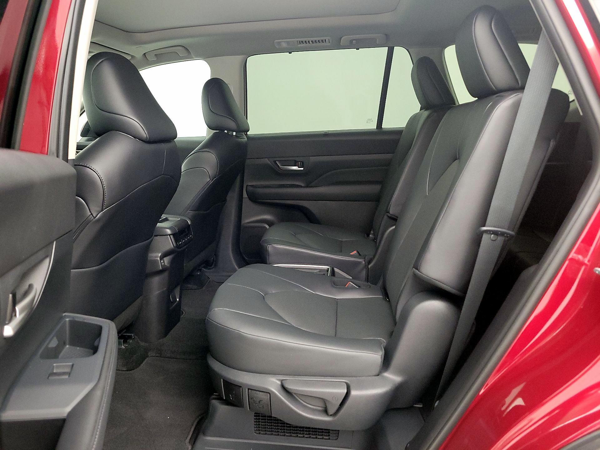 Thumbnail: 2025 Toyota Highlander - 20