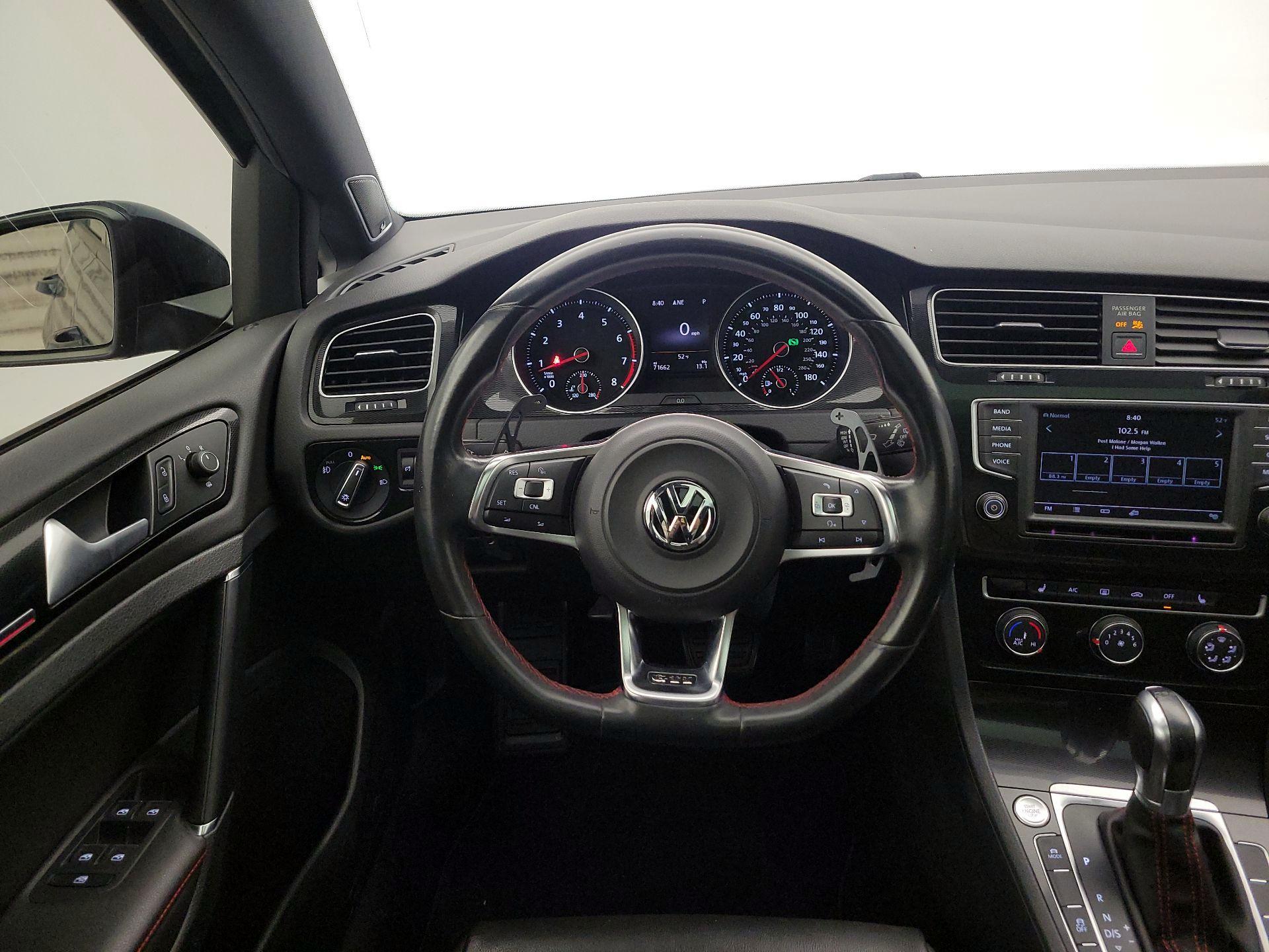 Thumbnail: 2016 Volkswagen Golf - 10
