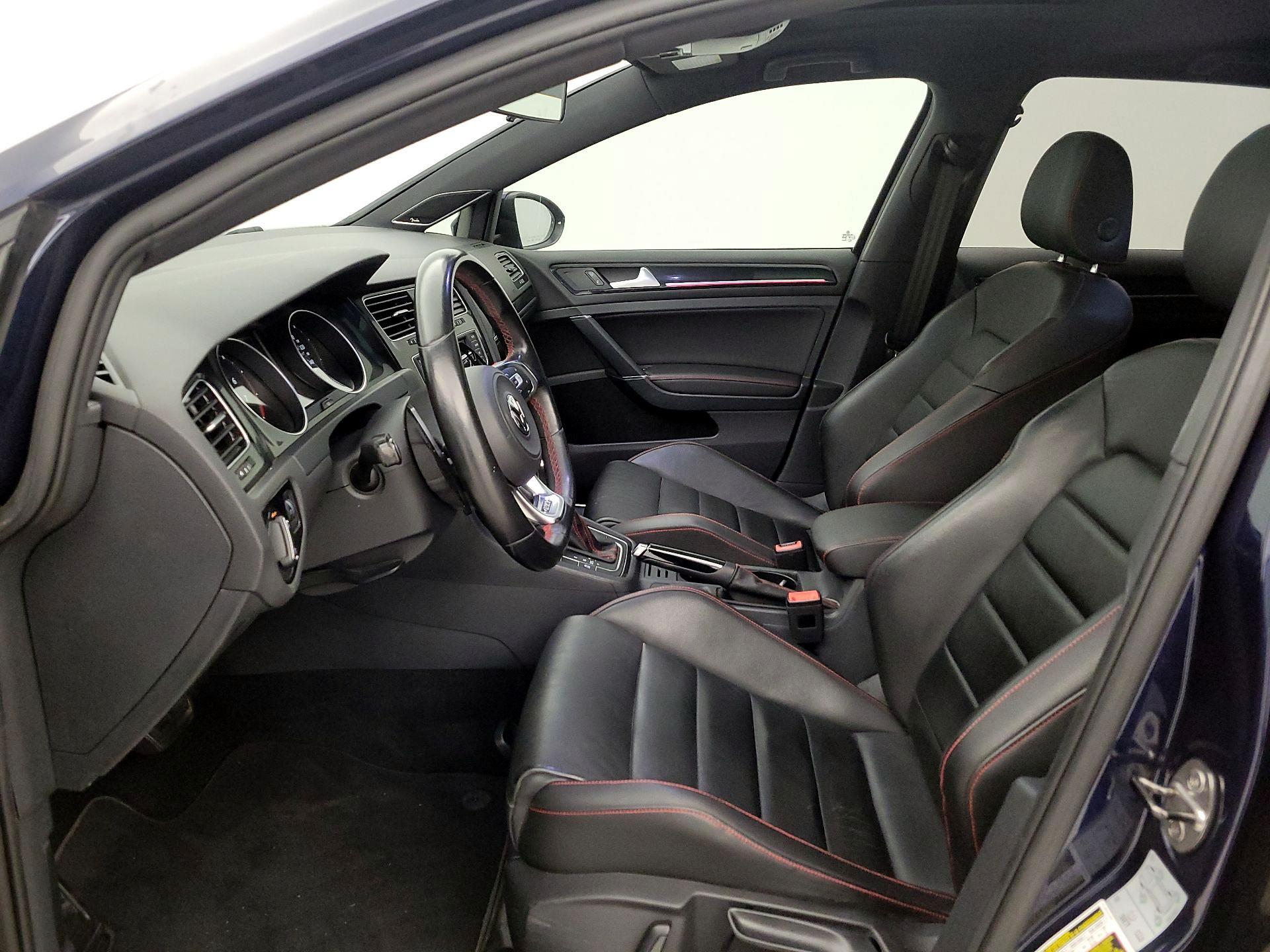 Thumbnail: 2016 Volkswagen Golf - 11