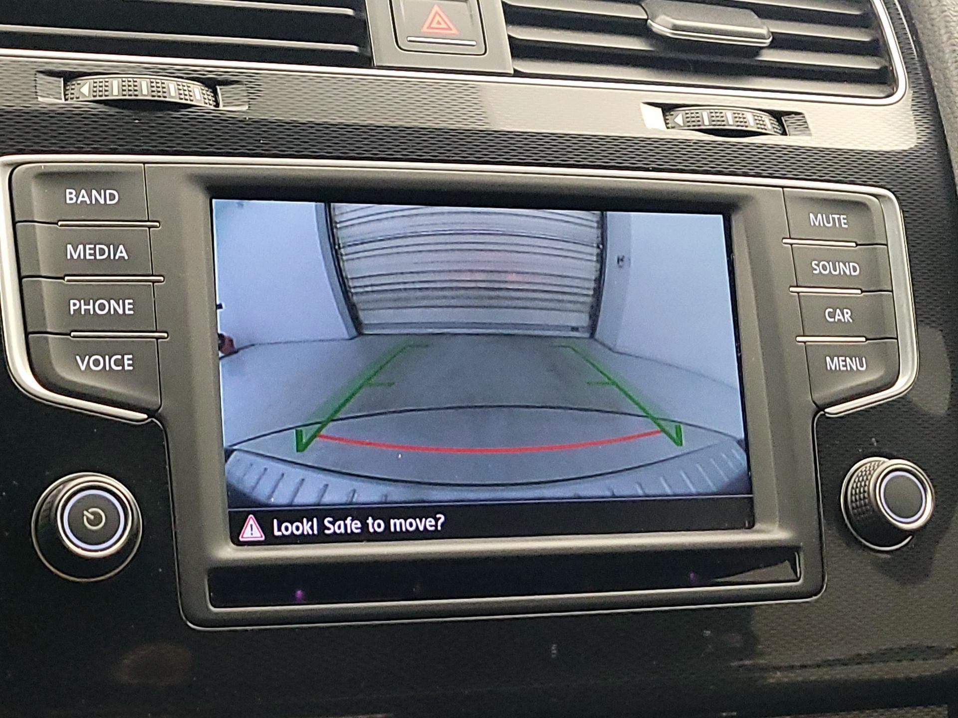 Thumbnail: 2016 Volkswagen Golf - 14