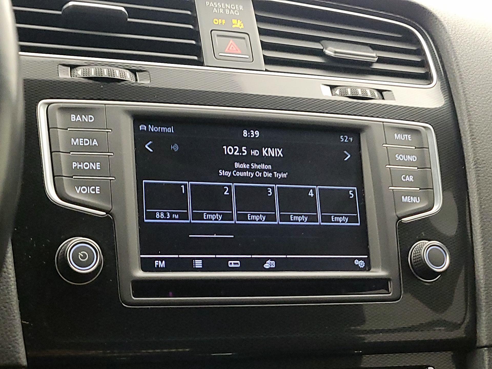 Thumbnail: 2016 Volkswagen Golf - 15