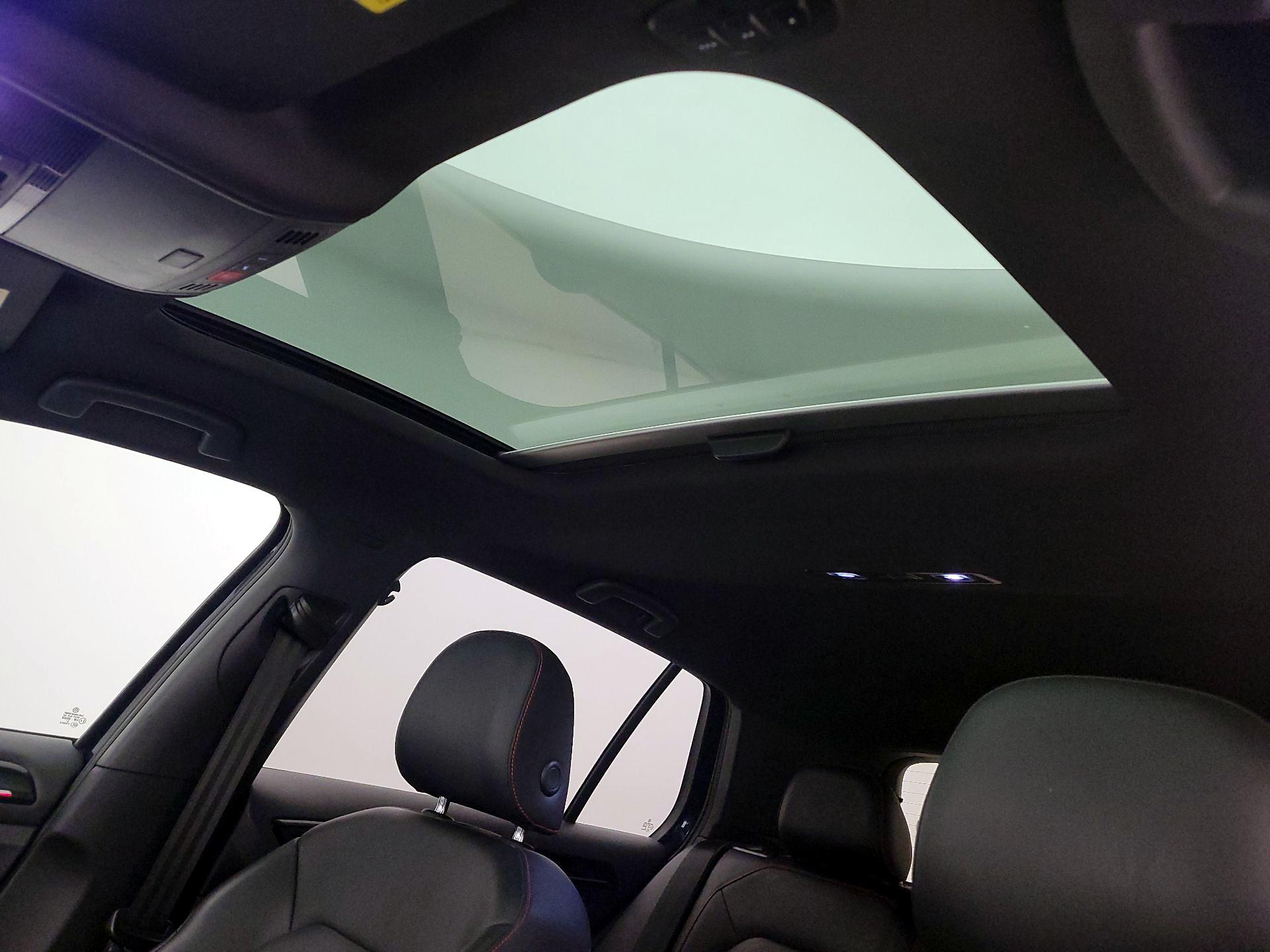 Thumbnail: 2016 Volkswagen Golf - 19