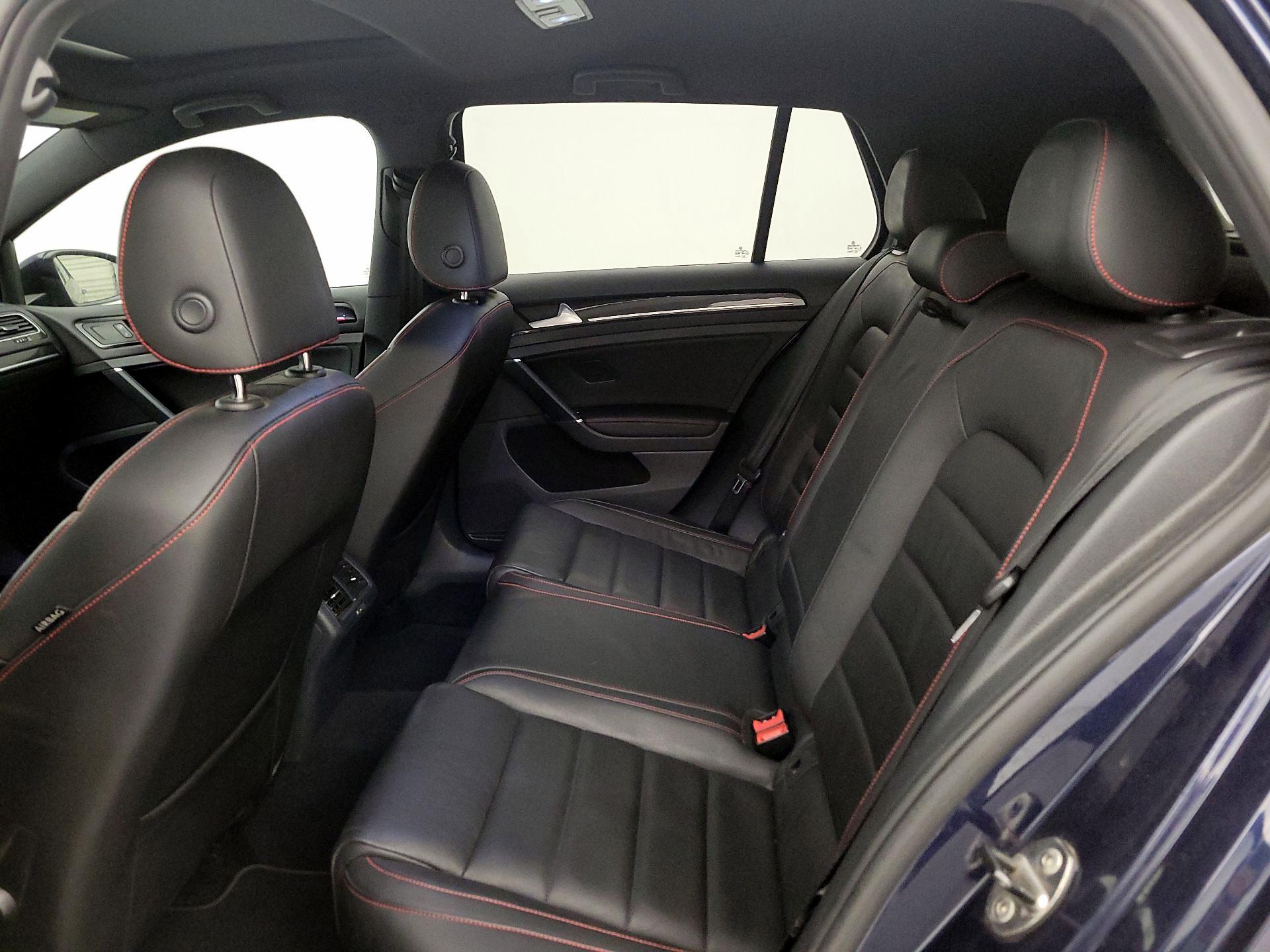 Thumbnail: 2016 Volkswagen Golf - 20