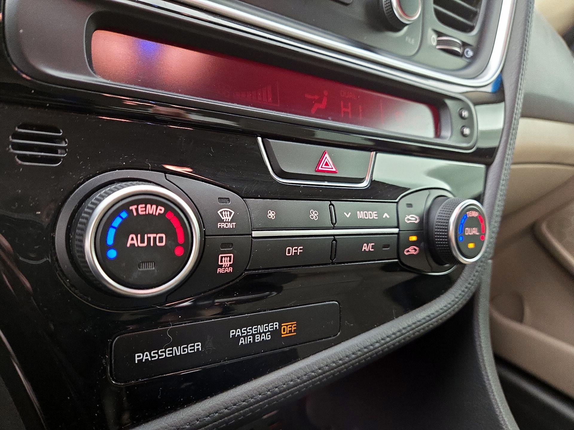 Thumbnail: 2015 Kia Optima - 16