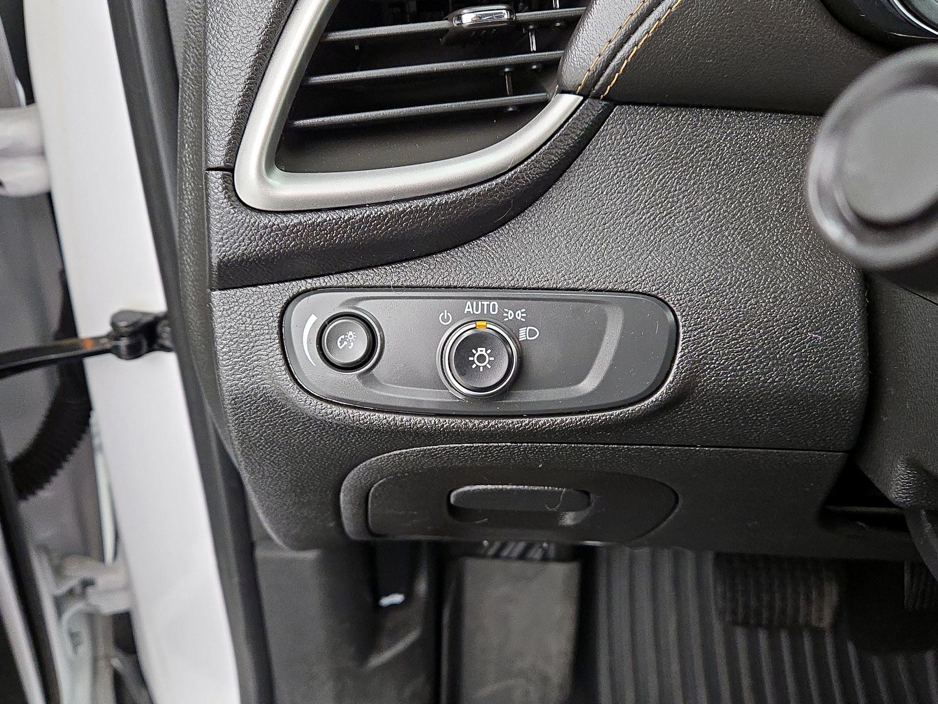 Thumbnail: 2020 Chevrolet Trax - 13