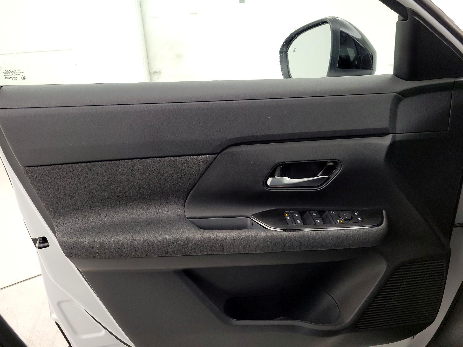 Thumbnail: 2025 Nissan Kicks - 12