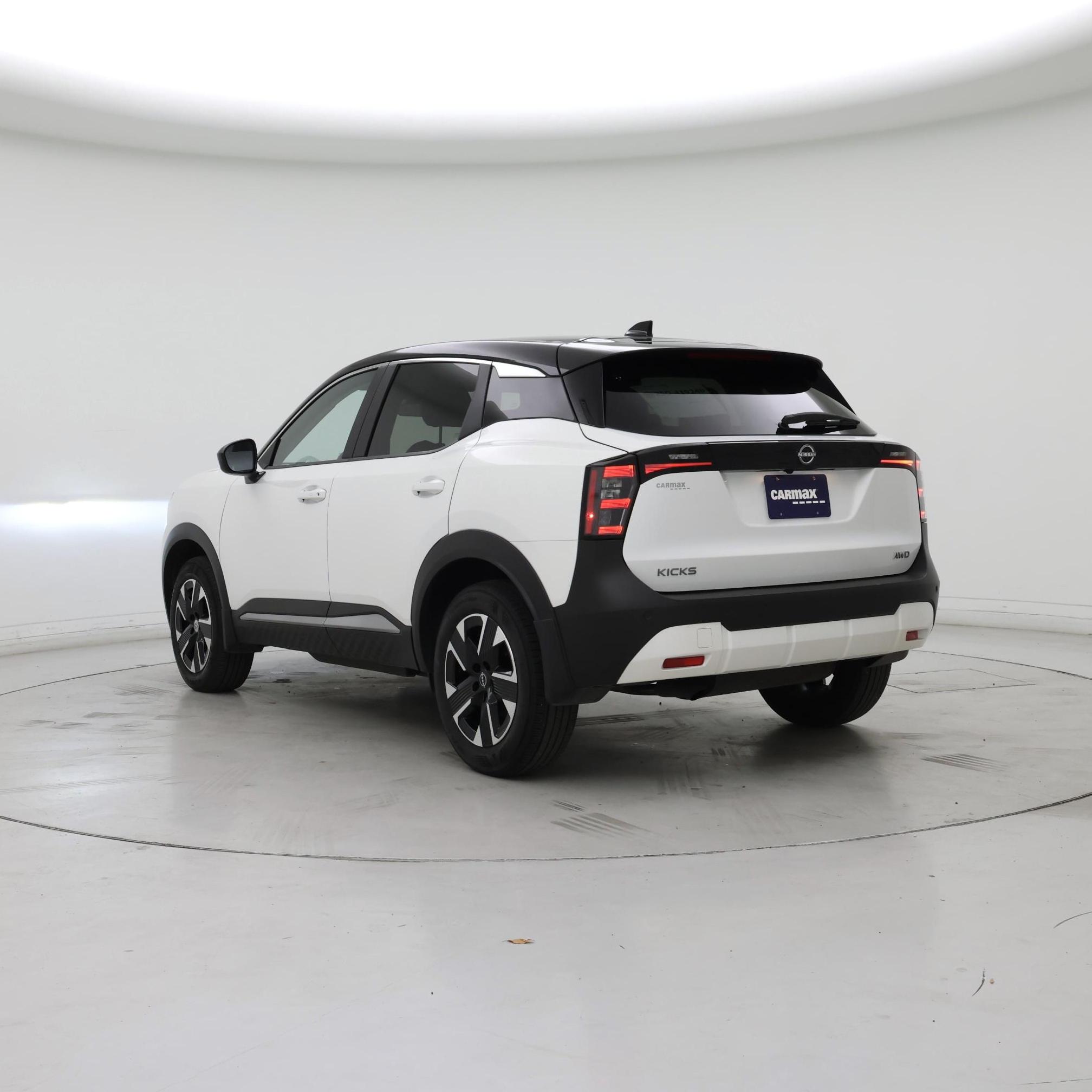 Thumbnail: 2025 Nissan Kicks - 2