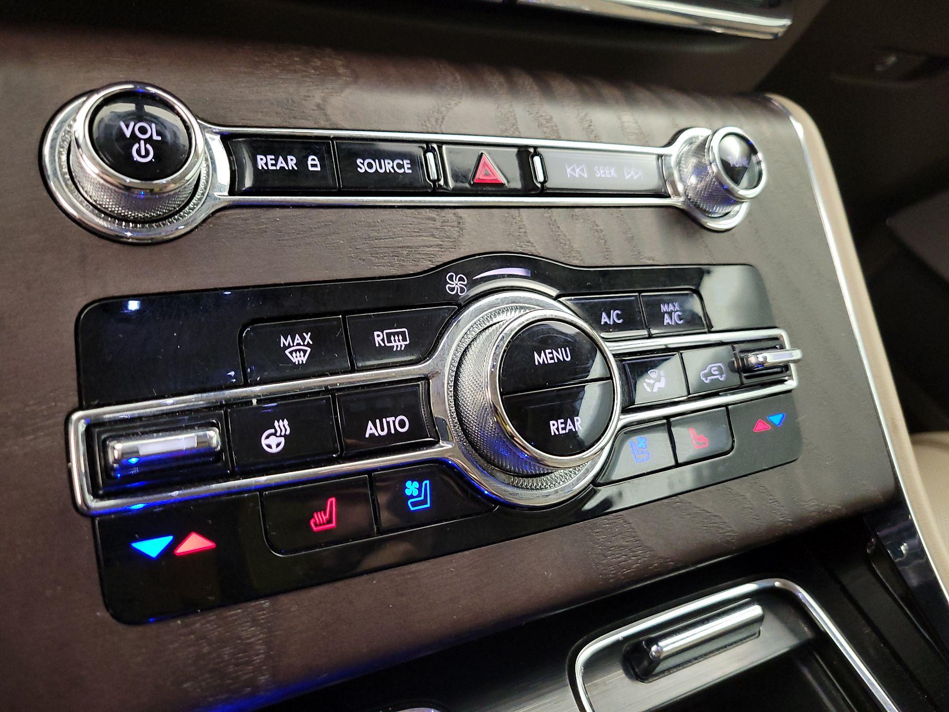 Thumbnail: 2020 Lincoln Aviator - 17