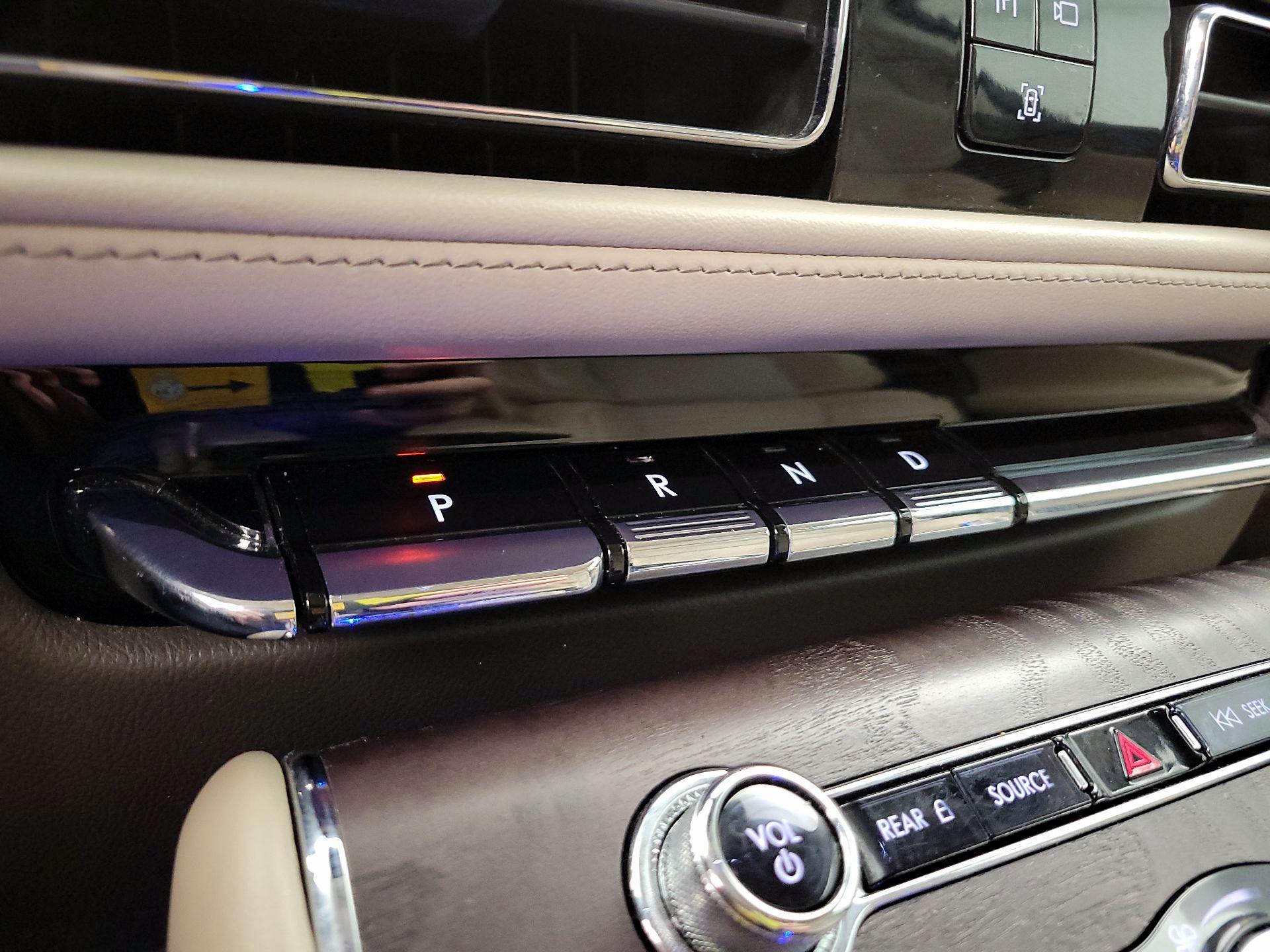 Thumbnail: 2020 Lincoln Aviator - 18