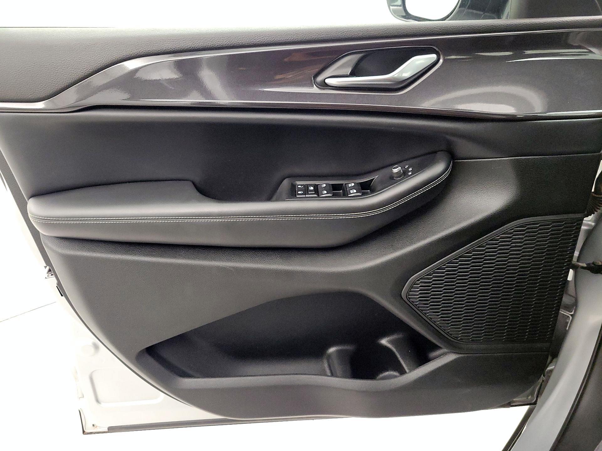 Thumbnail: 2023 Jeep Grand Cherokee L - 12