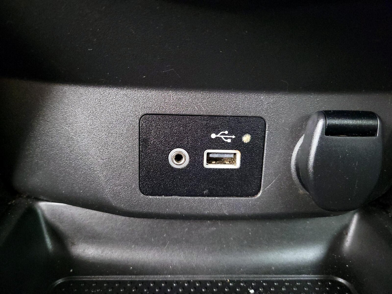 2018 Nissan Rogue SV - Photo 21