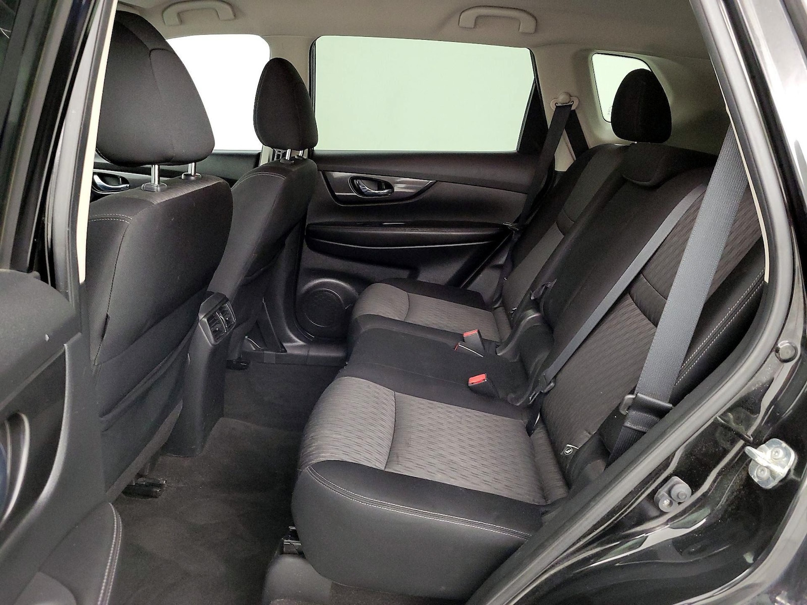 2018 Nissan Rogue SV - Photo 22