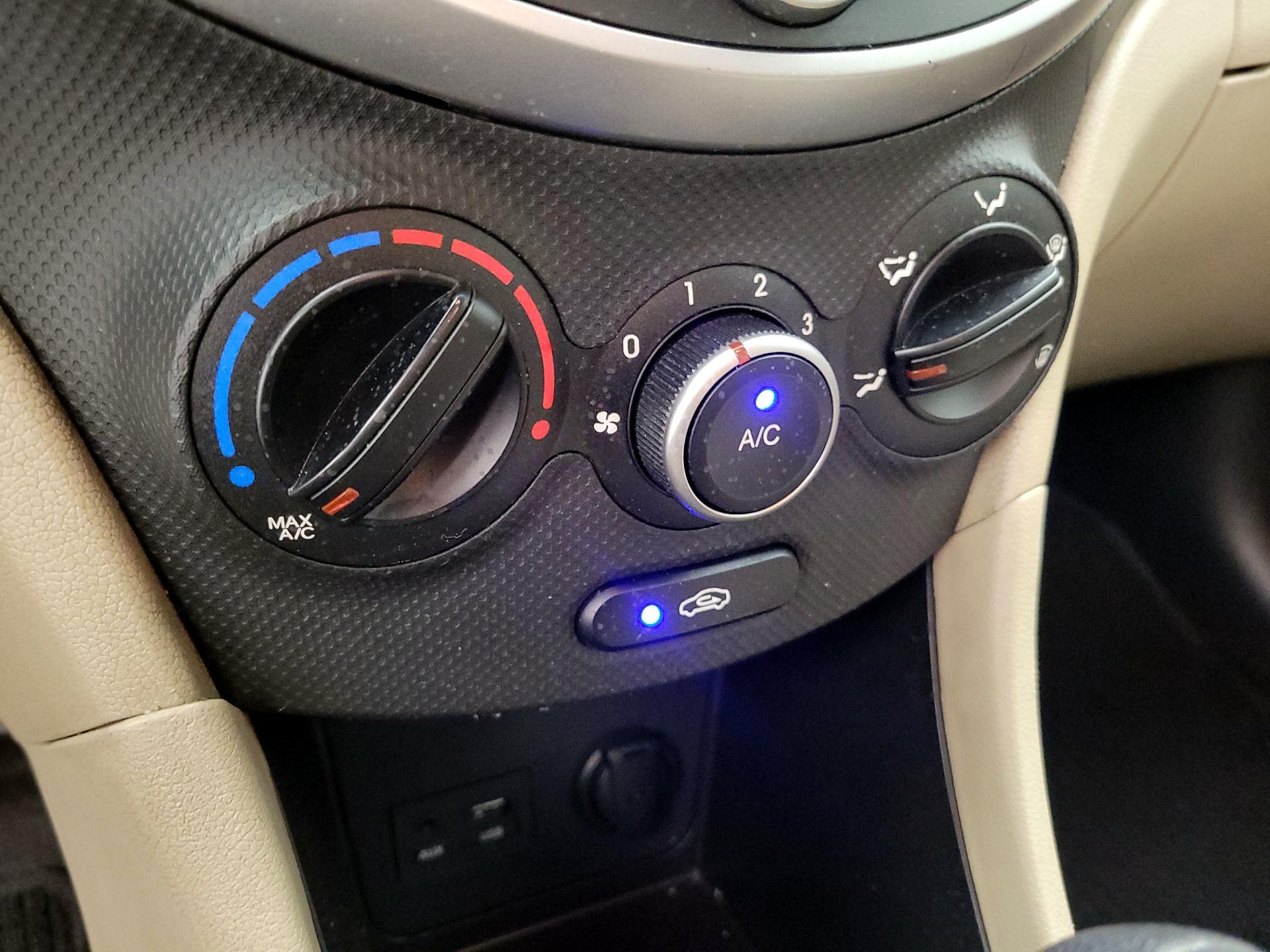 Thumbnail: 2017 Hyundai Accent - 15