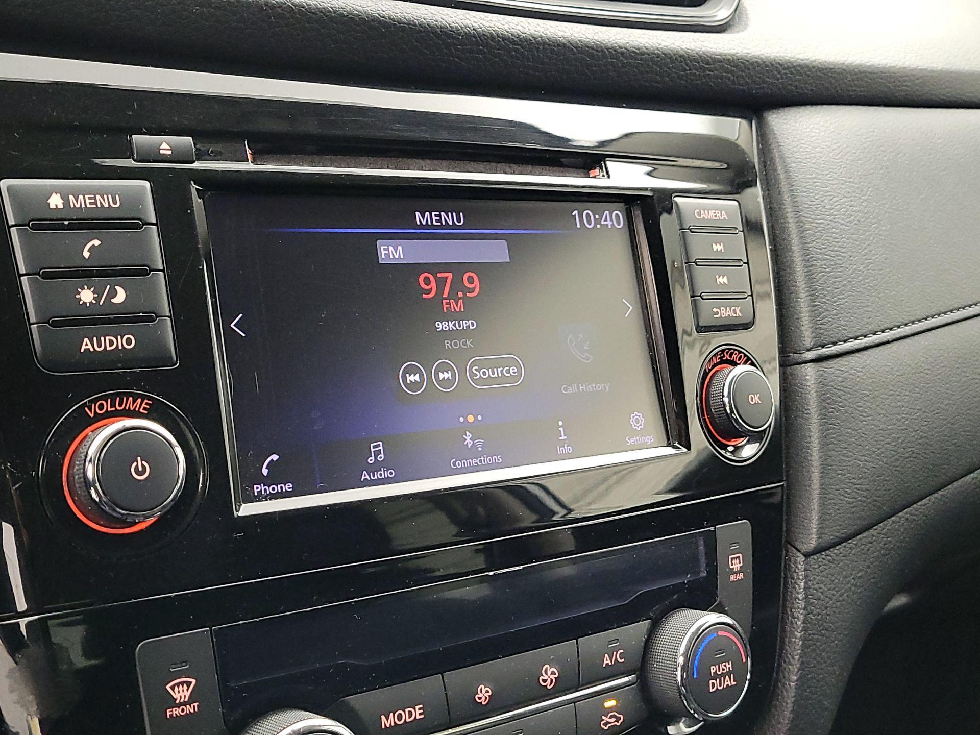 Thumbnail: 2018 Nissan Rogue - 15