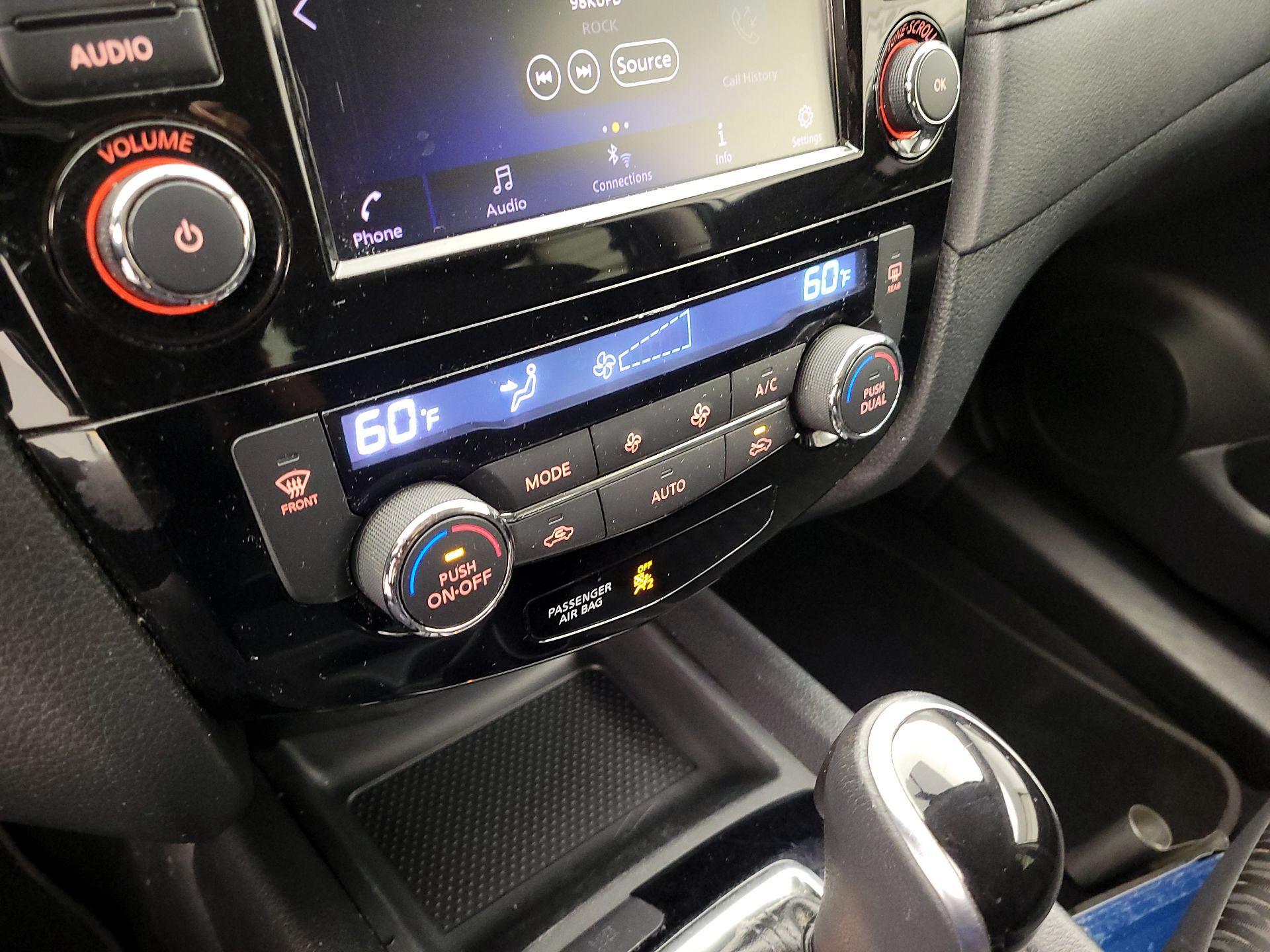 Thumbnail: 2018 Nissan Rogue - 16