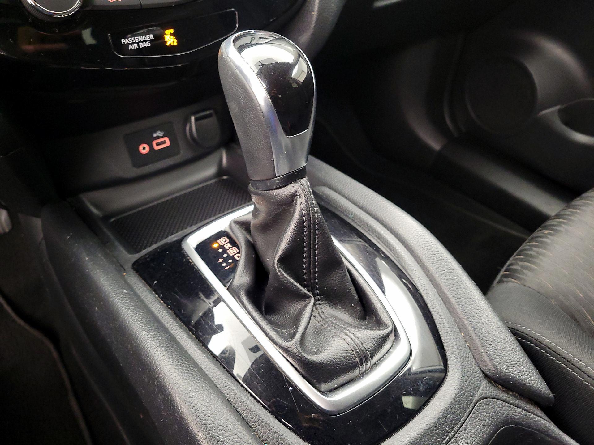 Thumbnail: 2018 Nissan Rogue - 17