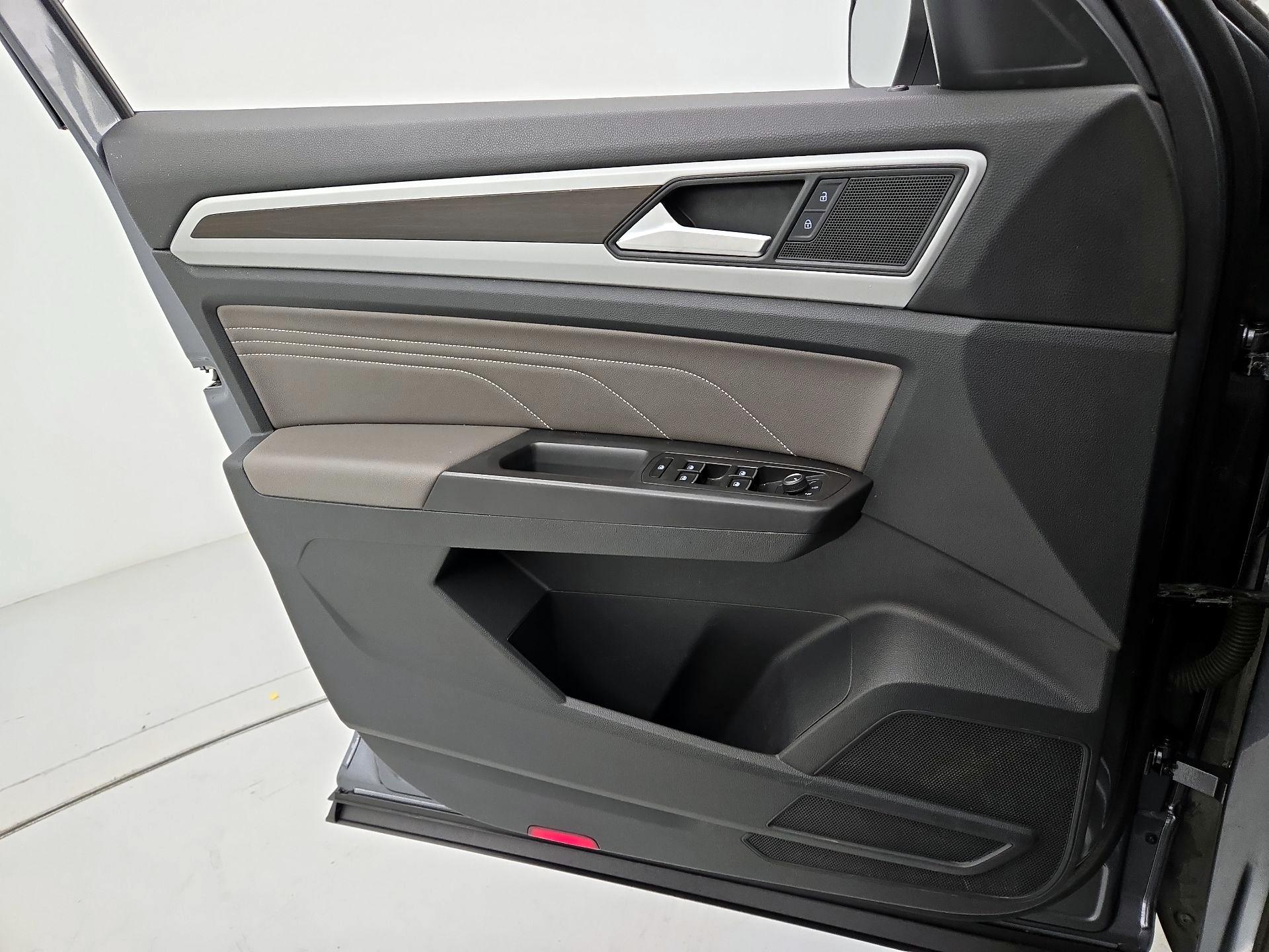 Thumbnail: 2022 Volkswagen Atlas - 12