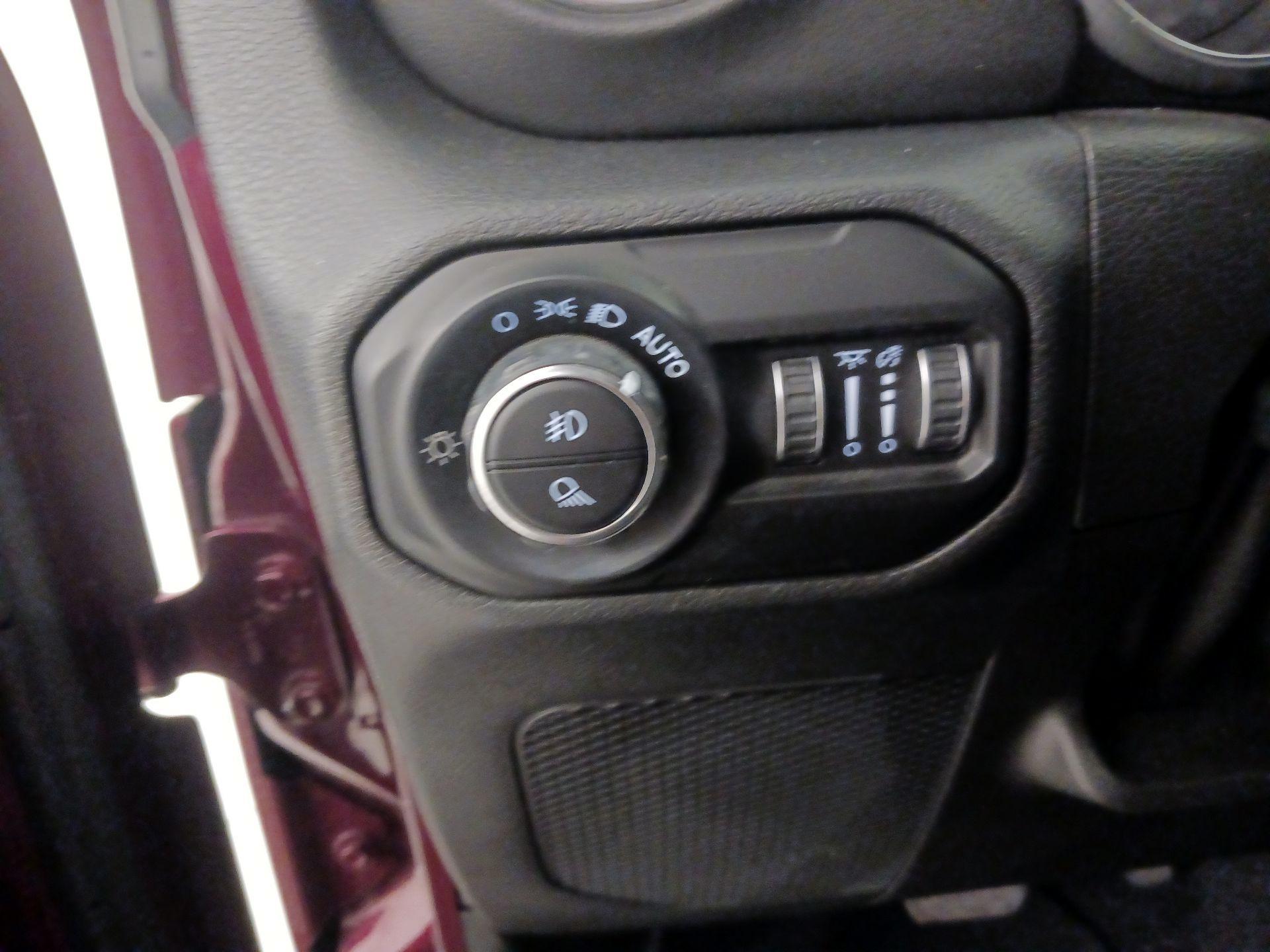 Thumbnail: 2021 Jeep Gladiator - 13